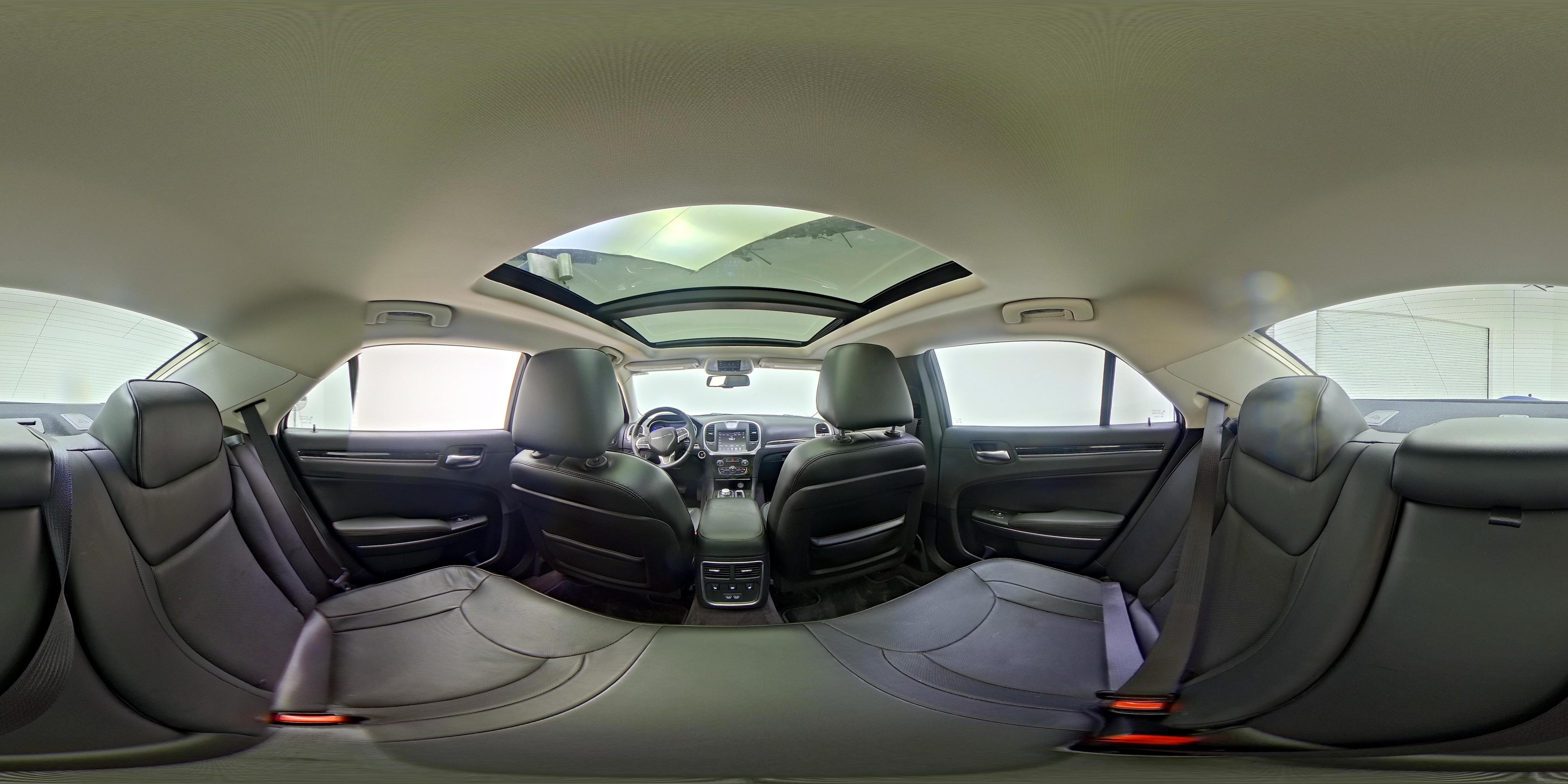 2016 Chrysler 300 C - Photo 26