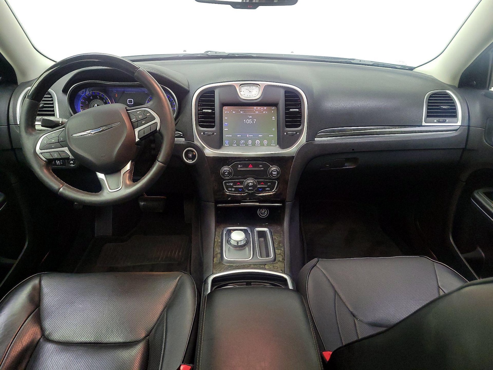 2016 Chrysler 300 C - Photo 10