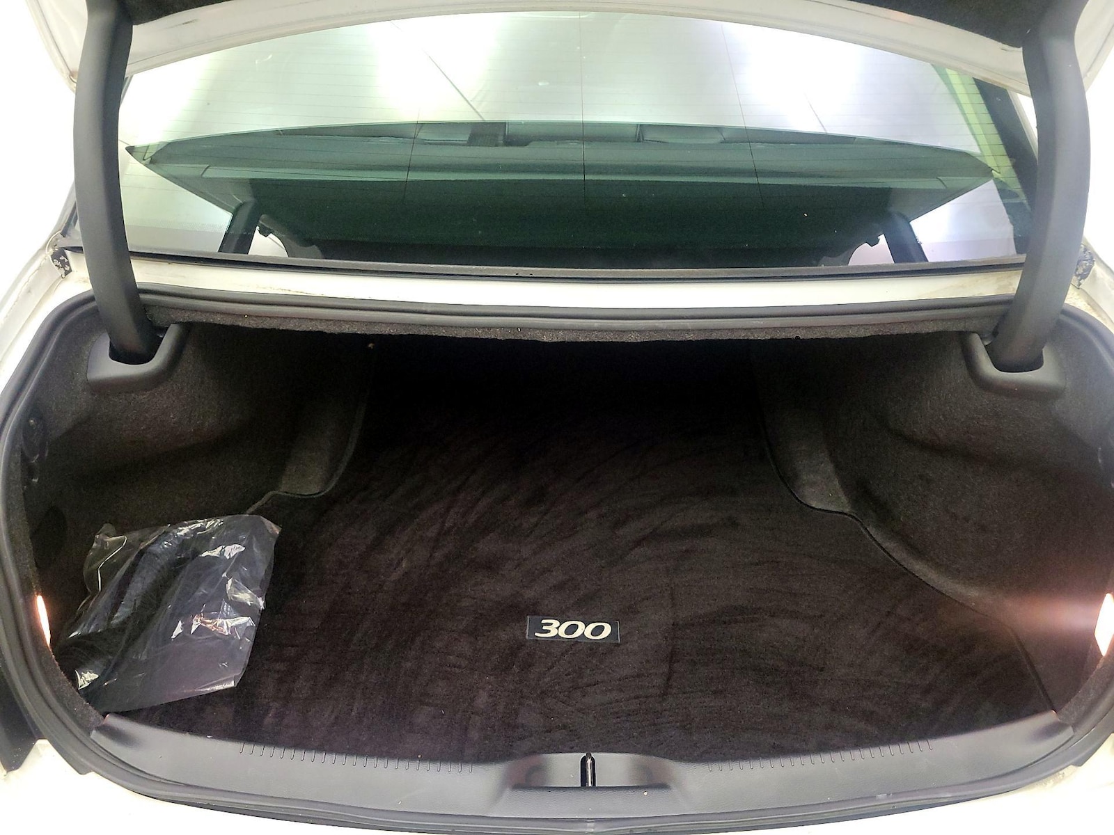 2016 Chrysler 300 C - Photo 22