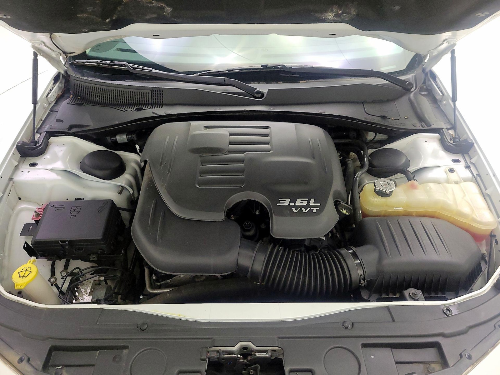2016 Chrysler 300 C - Photo 23