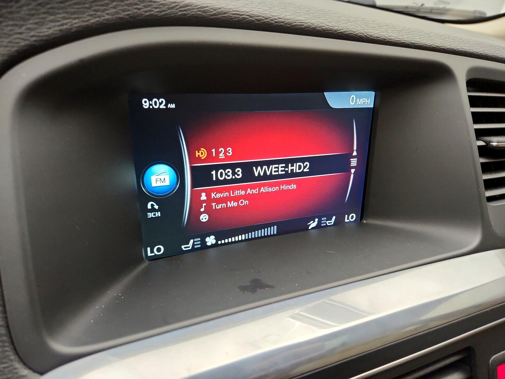 Thumbnail: 2015 Volvo S60 - 15