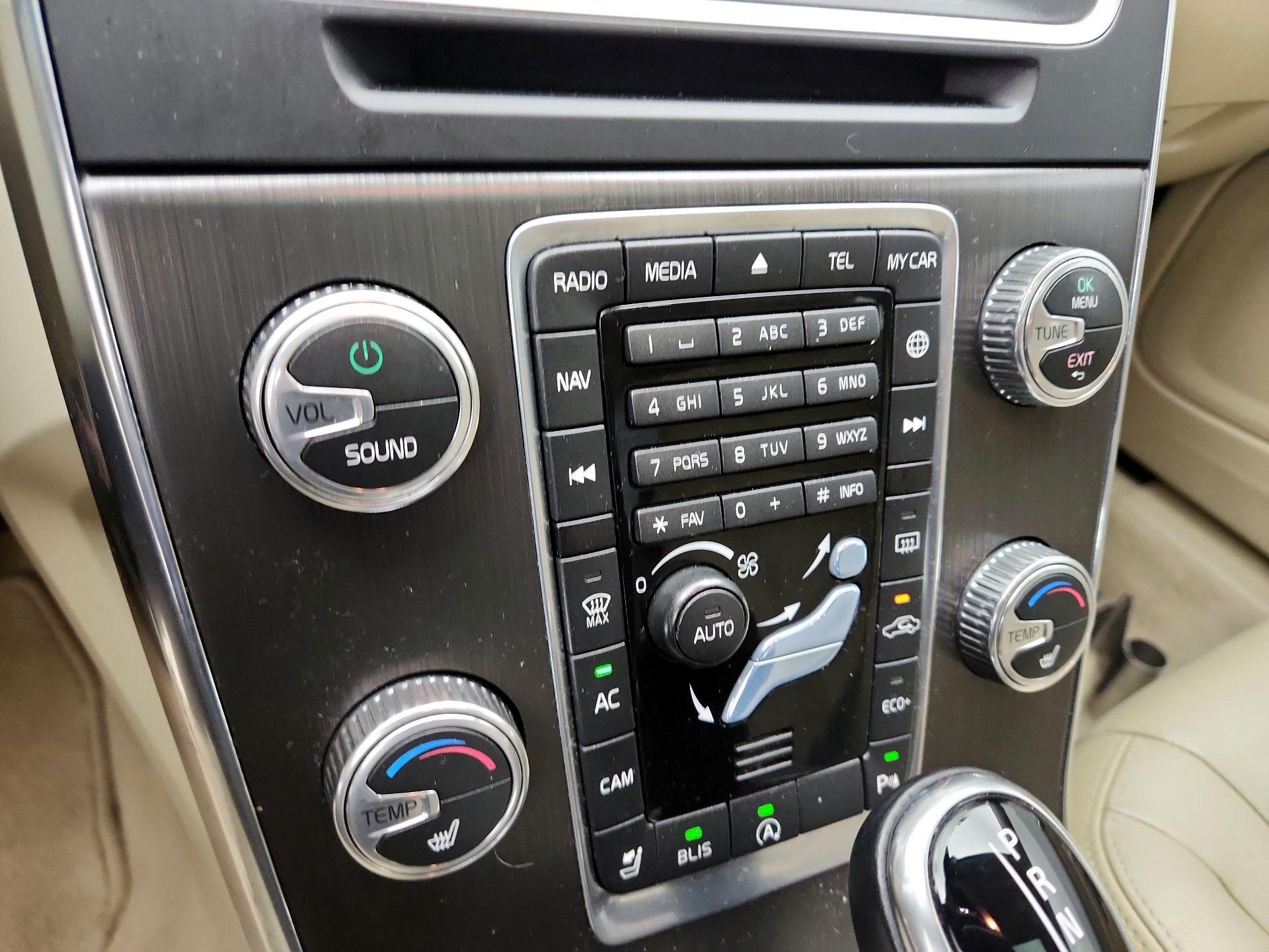 Thumbnail: 2015 Volvo S60 - 16