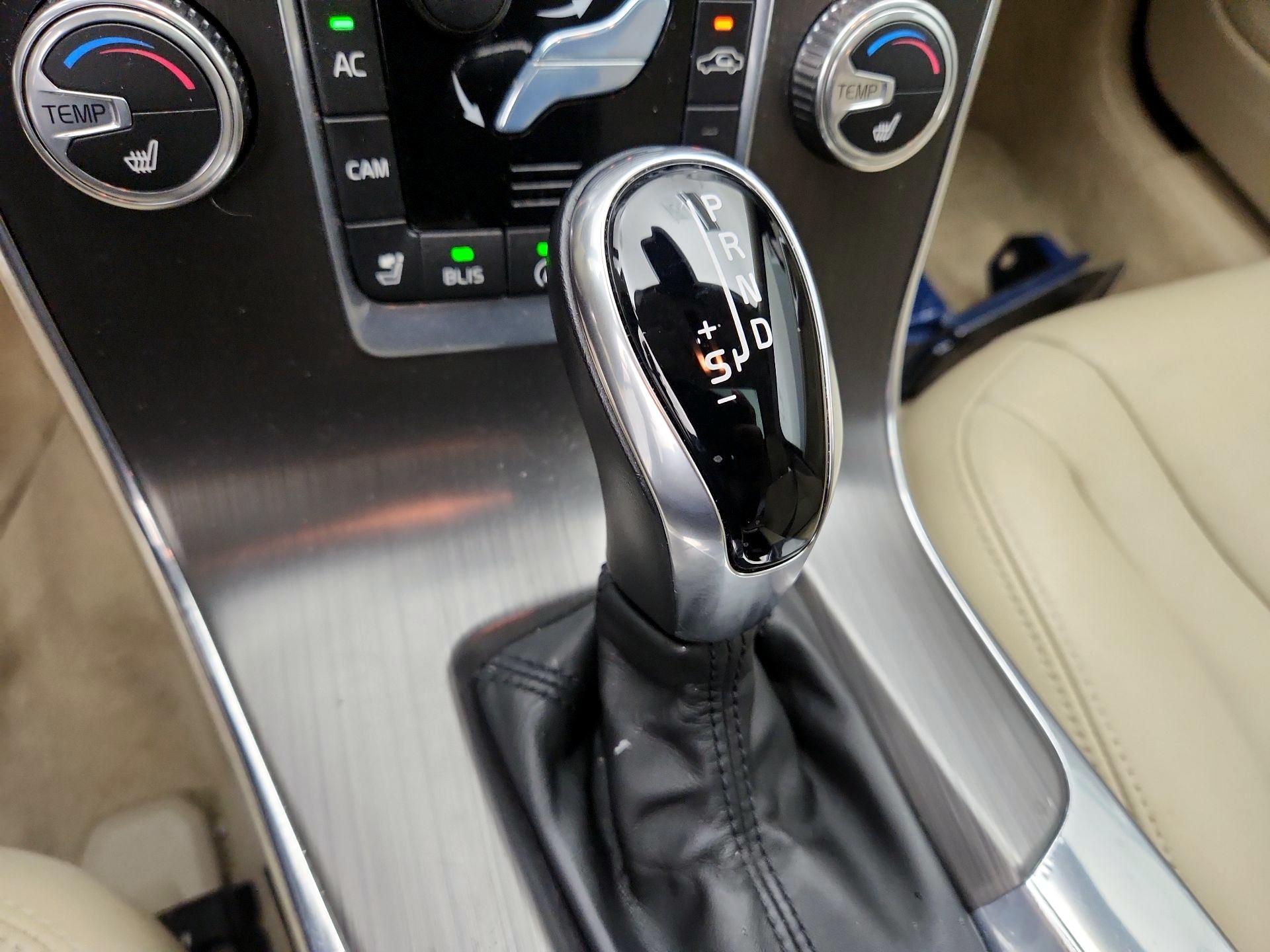 Thumbnail: 2015 Volvo S60 - 17