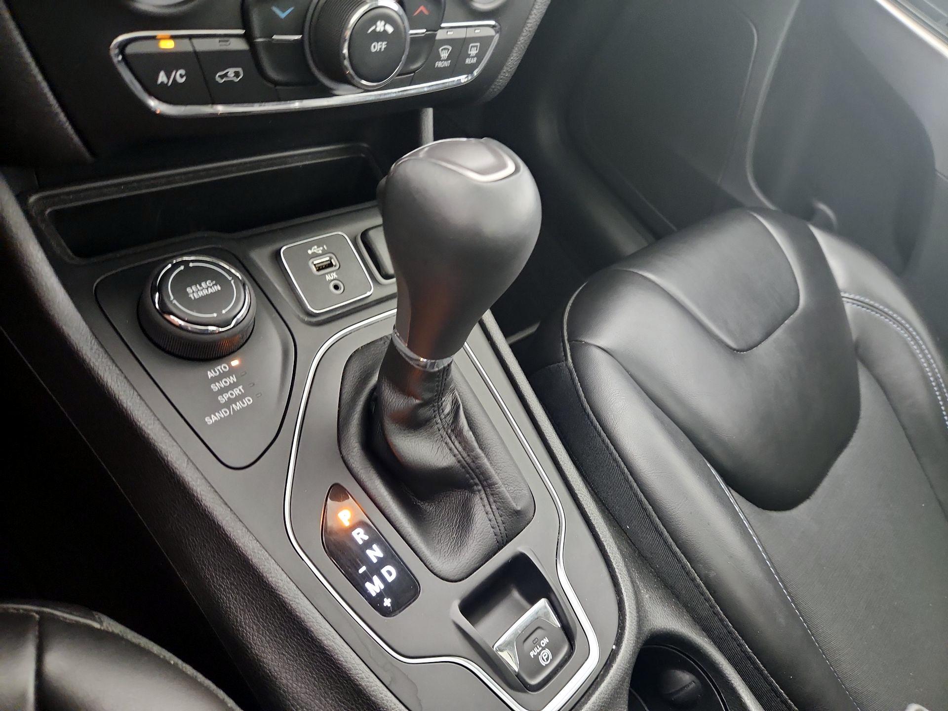 Thumbnail: 2021 Jeep Cherokee - 14