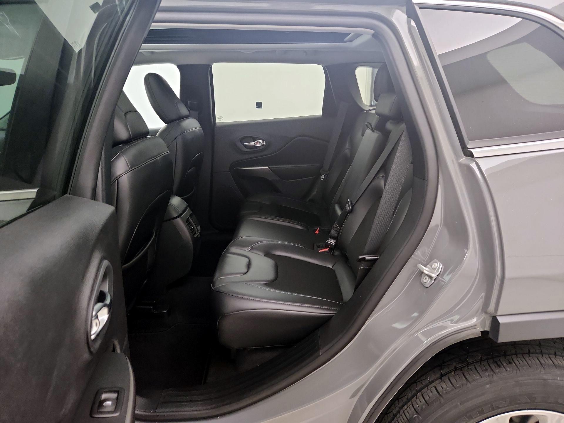 Thumbnail: 2021 Jeep Cherokee - 17