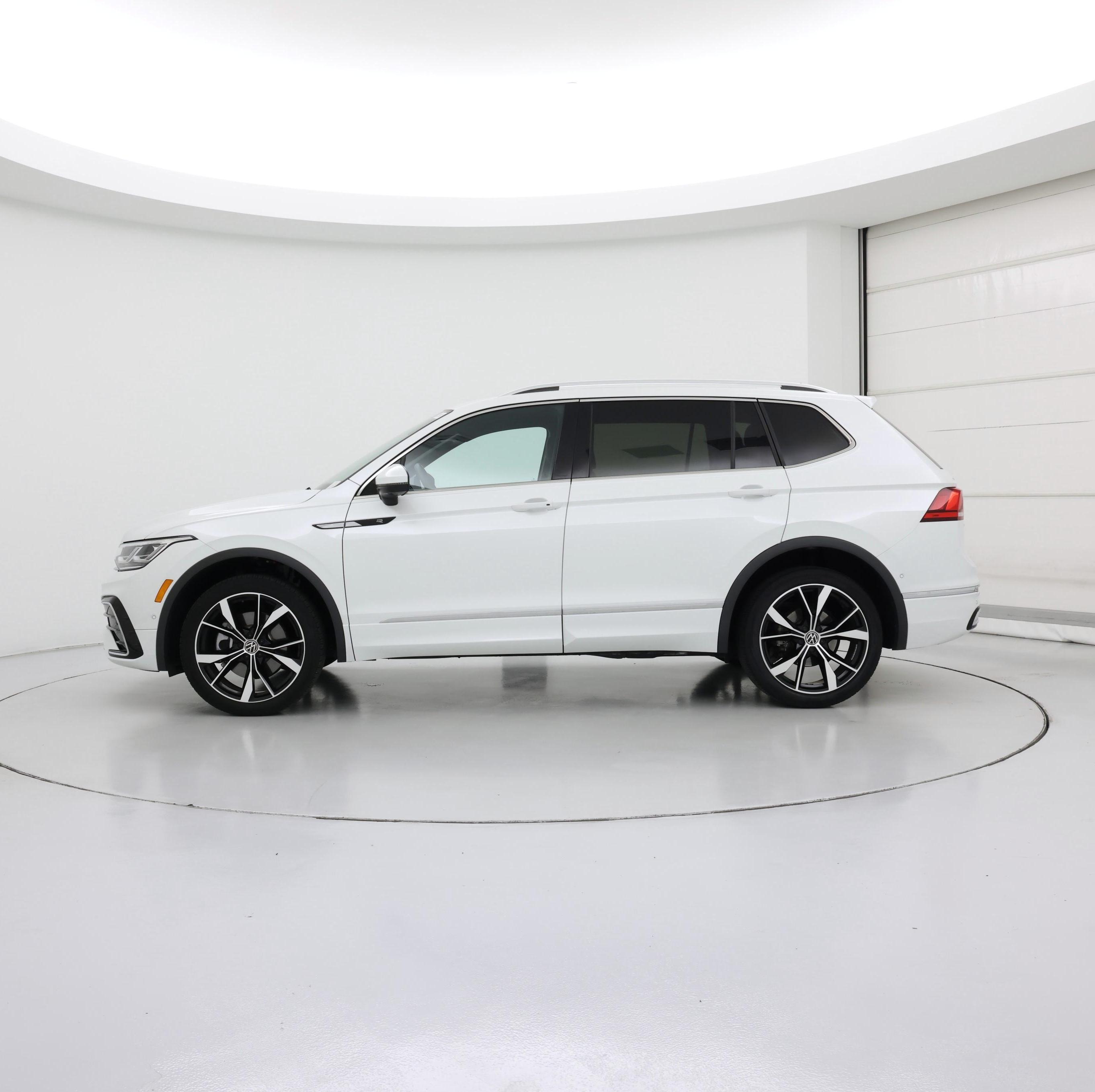 Thumbnail: 2023 Volkswagen Tiguan - 3