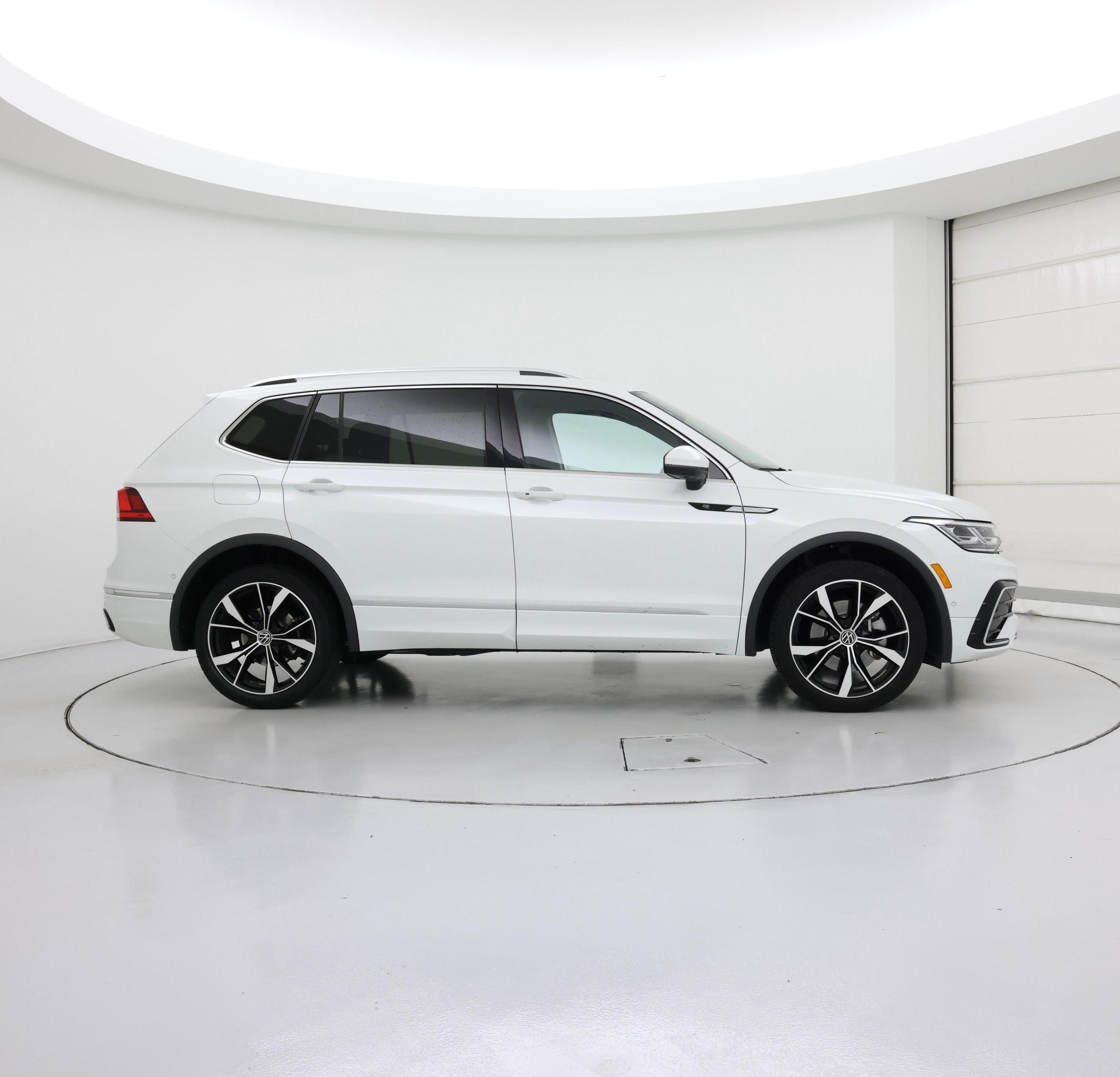 Thumbnail: 2023 Volkswagen Tiguan - 7