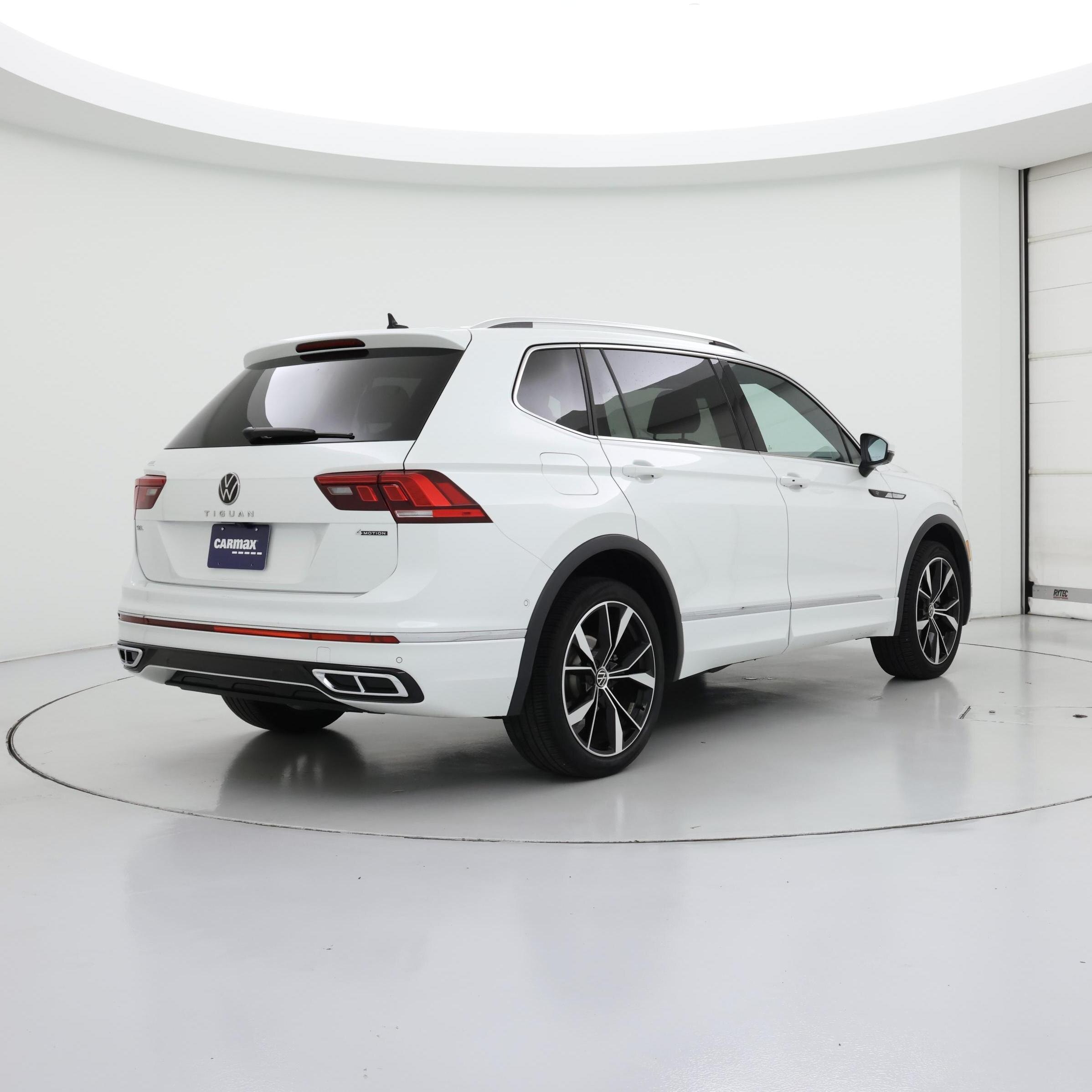 Thumbnail: 2023 Volkswagen Tiguan - 8