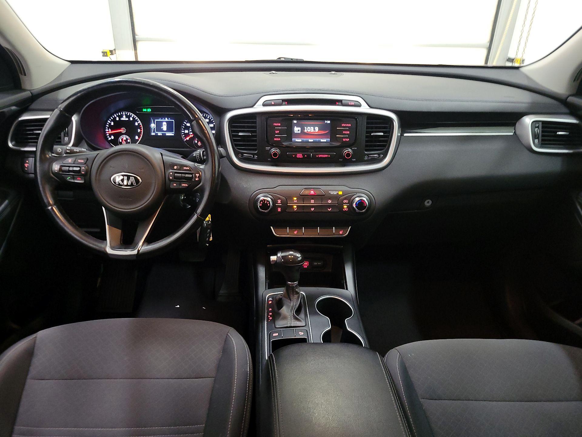 Thumbnail: 2016 Kia Sorento - 9