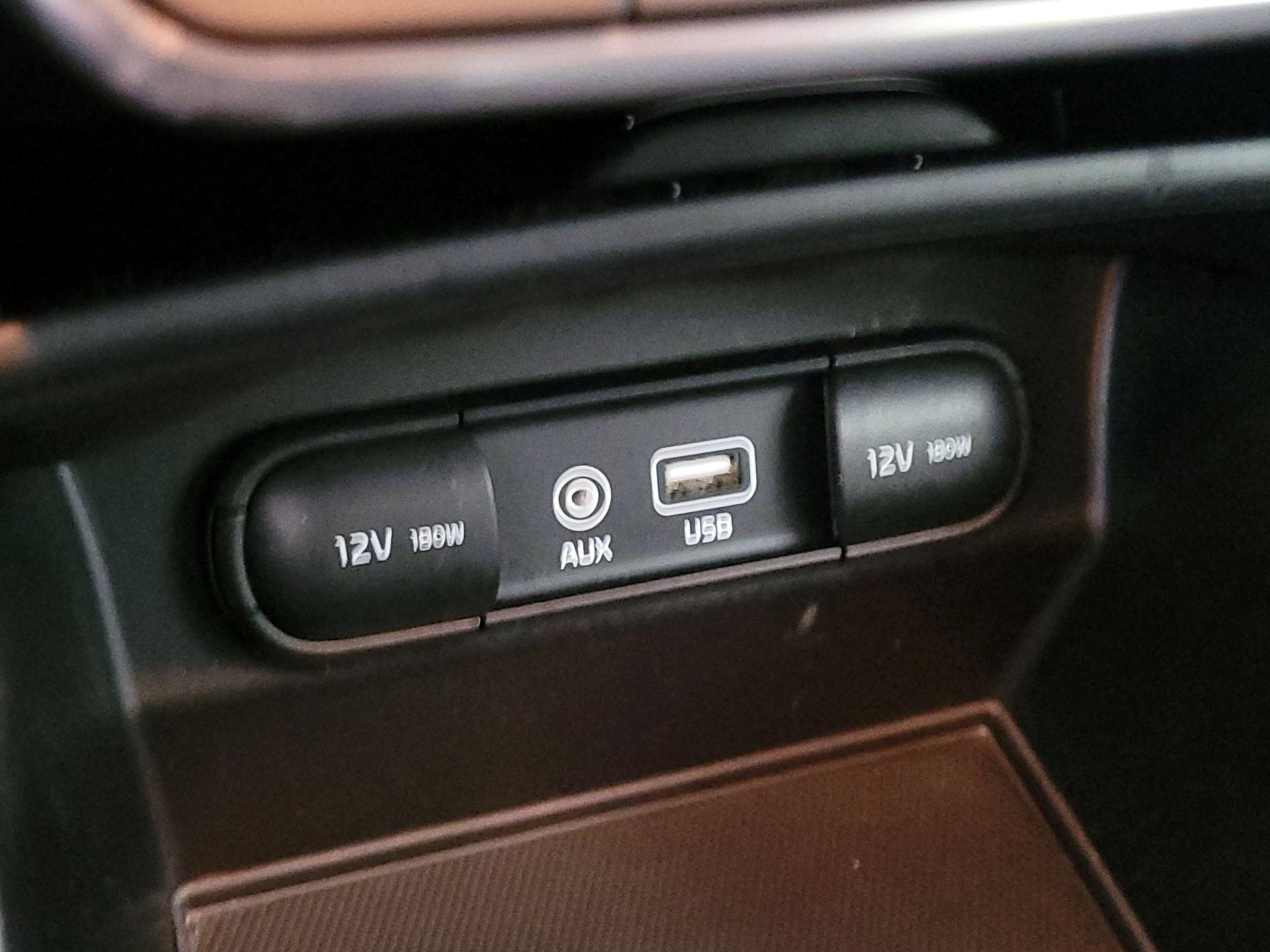 Thumbnail: 2016 Kia Sorento - 18