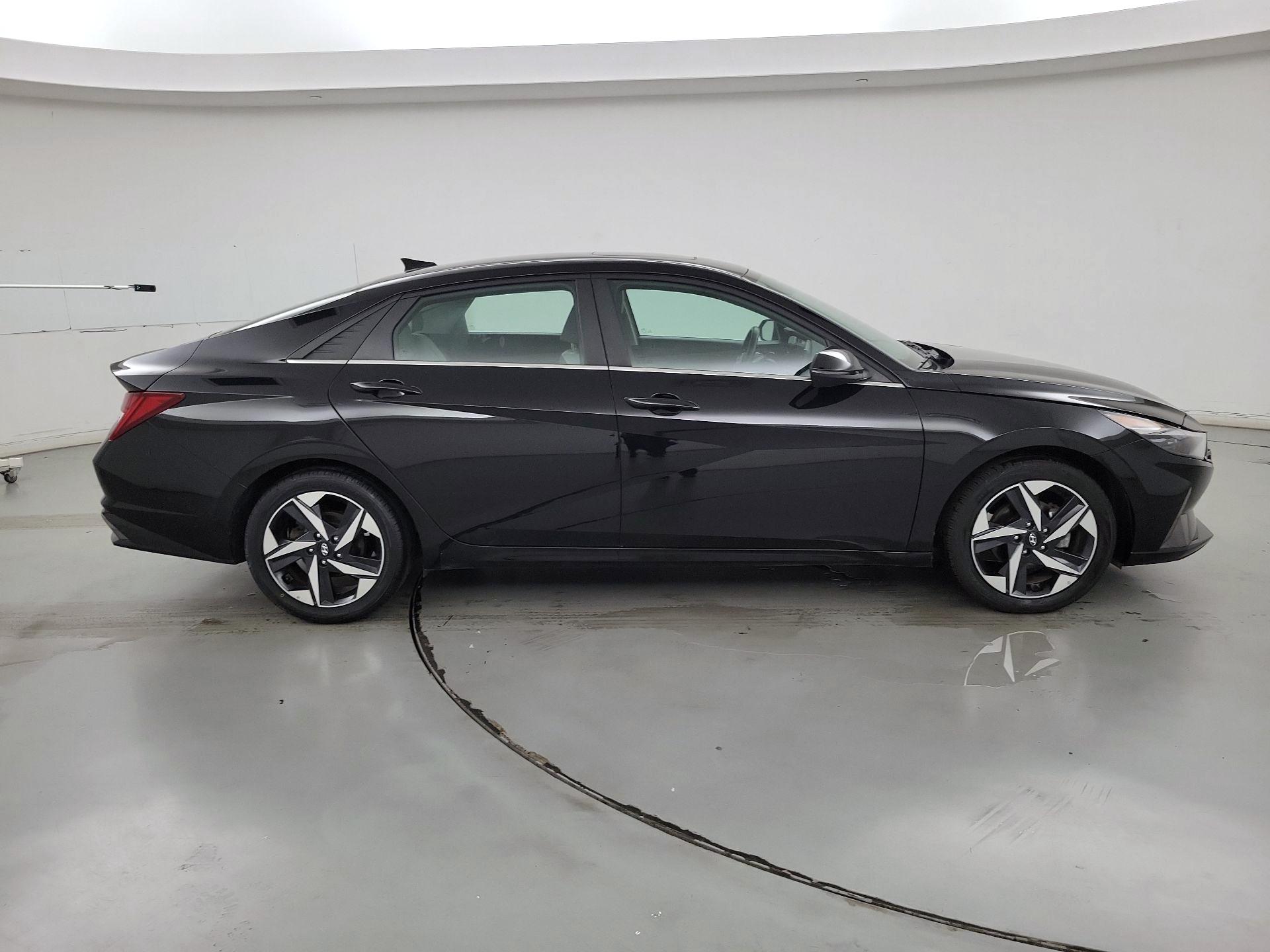 Thumbnail: 2023 Hyundai Elantra - 4