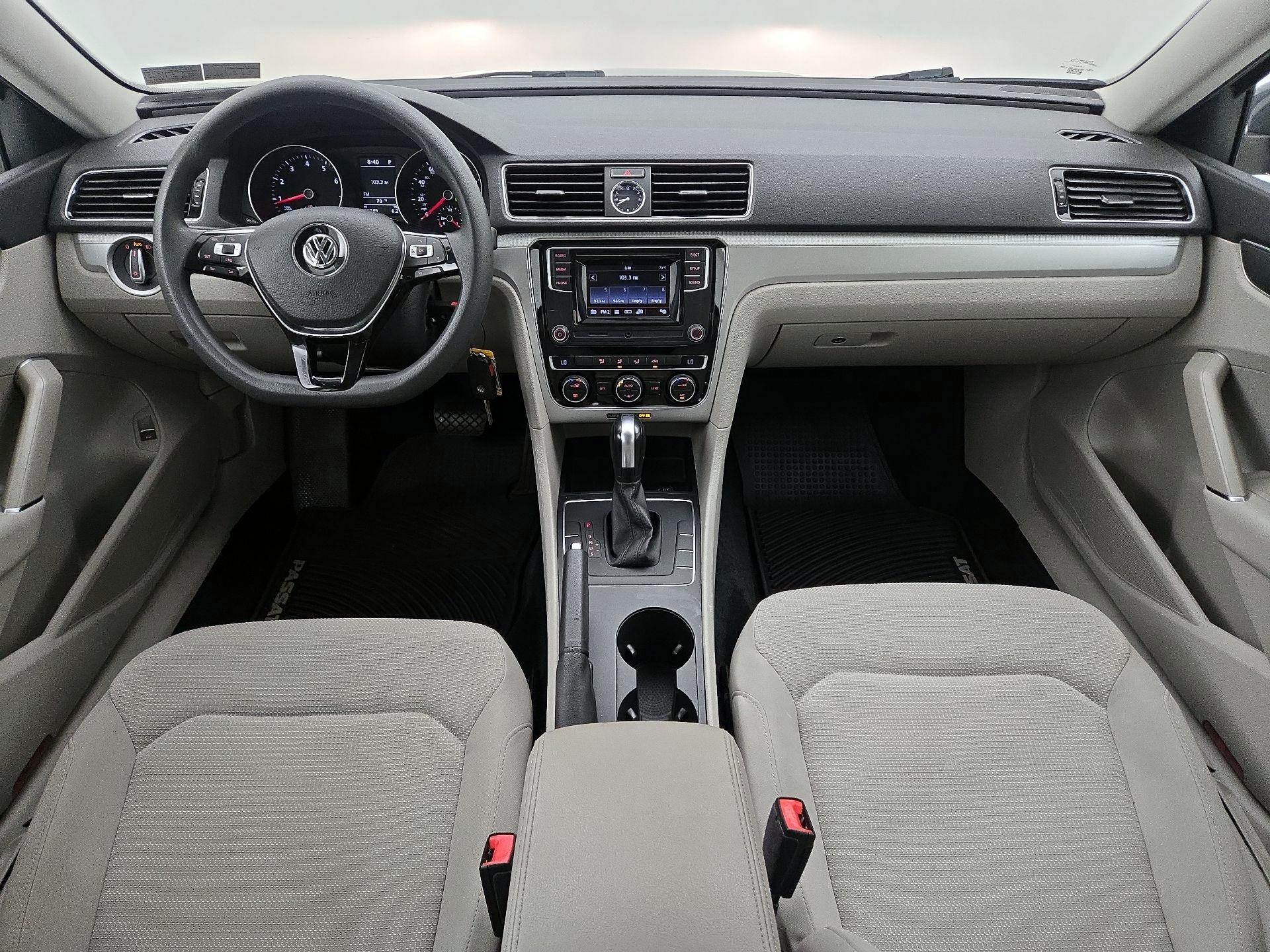 Thumbnail: 2017 Volkswagen Passat - 9