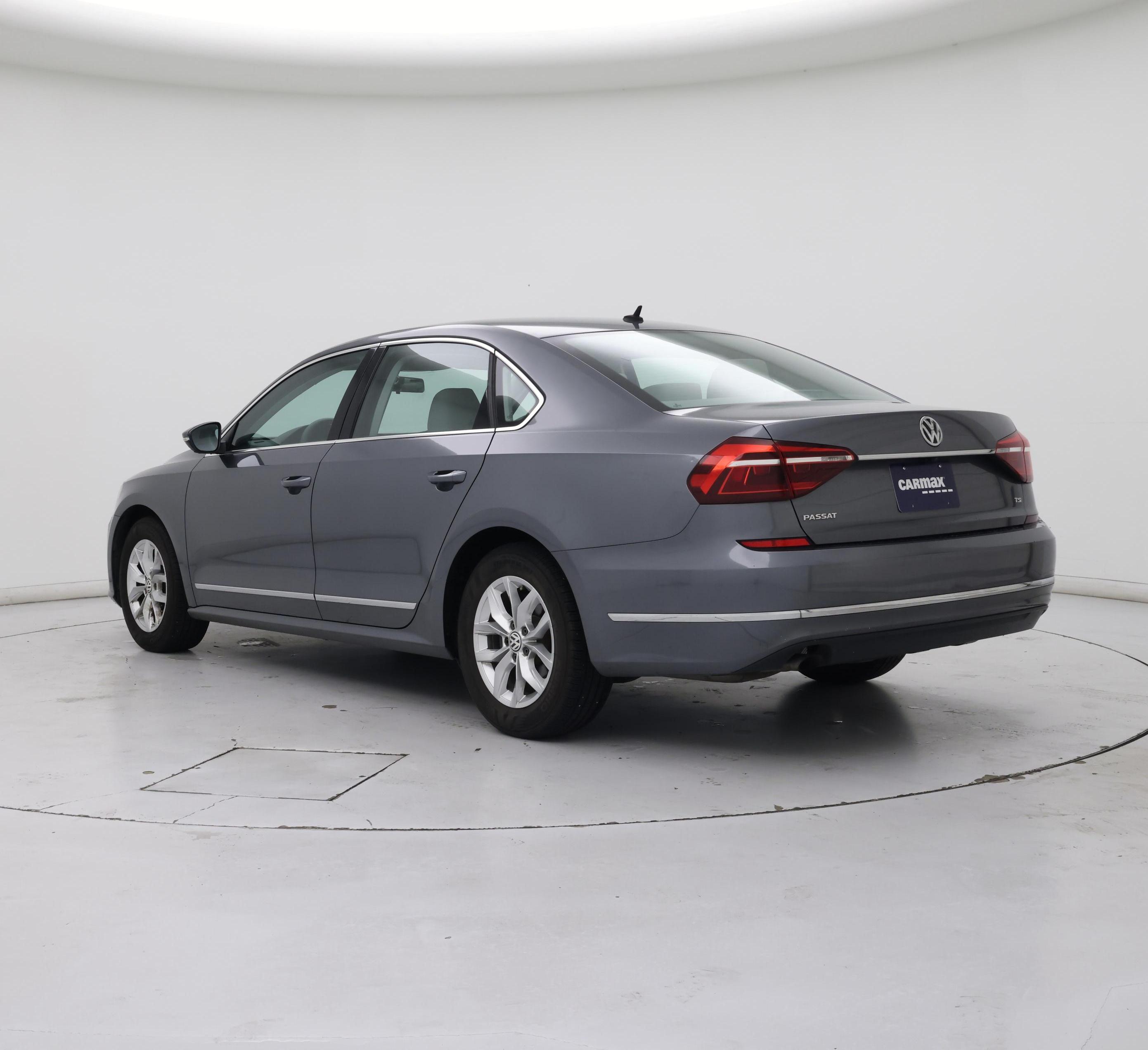 Thumbnail: 2017 Volkswagen Passat - 2