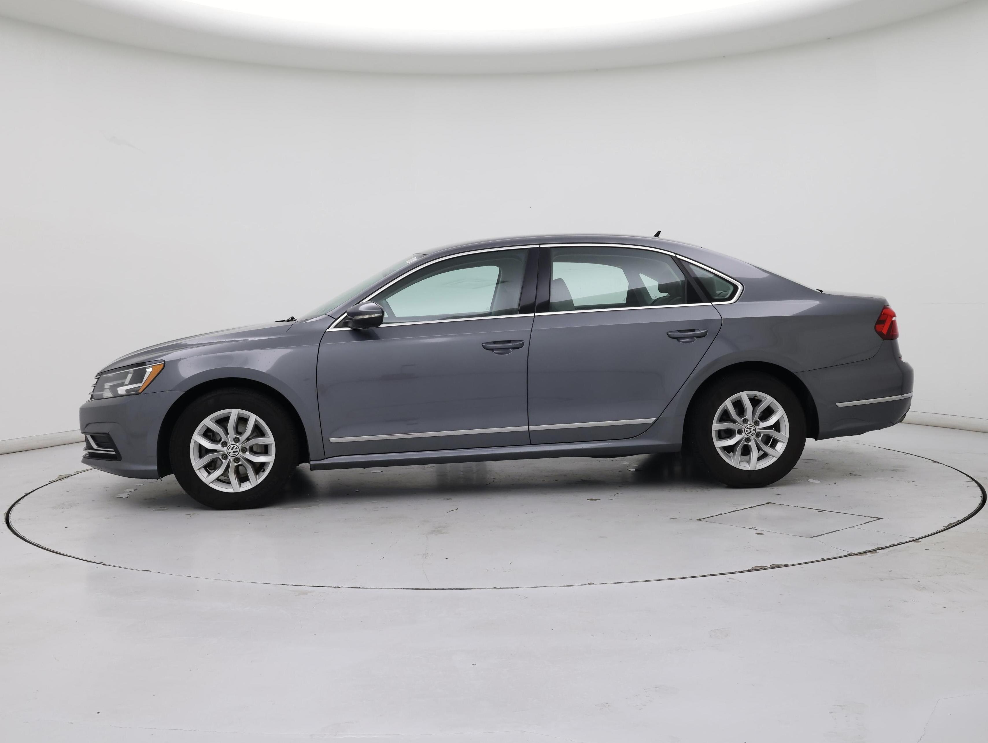Thumbnail: 2017 Volkswagen Passat - 3