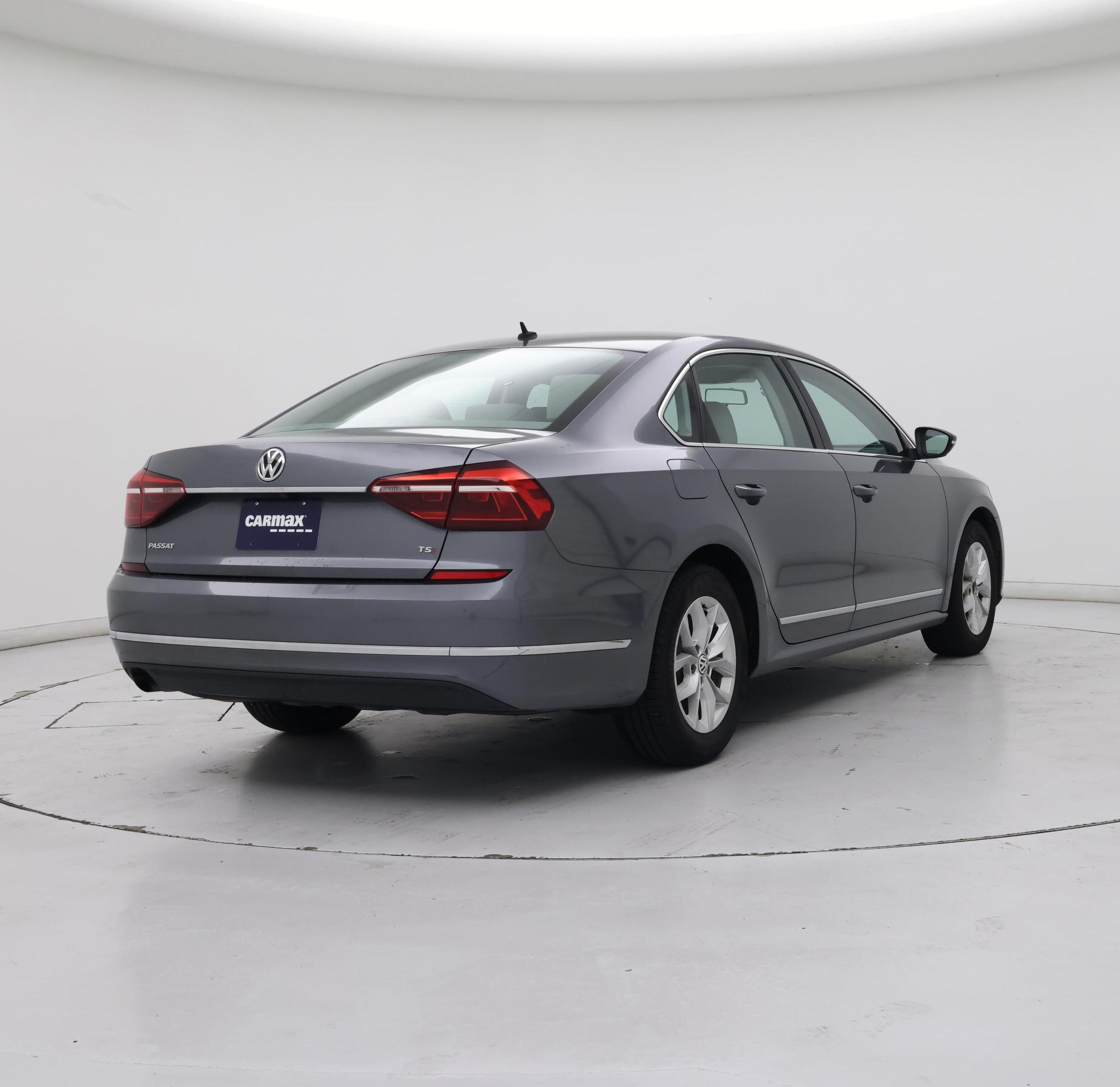 Thumbnail: 2017 Volkswagen Passat - 8