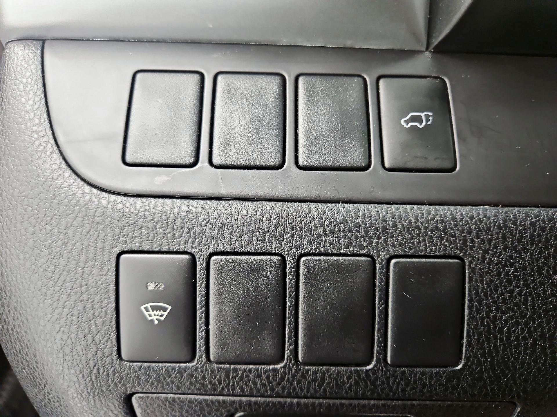 Thumbnail: 2016 Toyota Highlander - 13