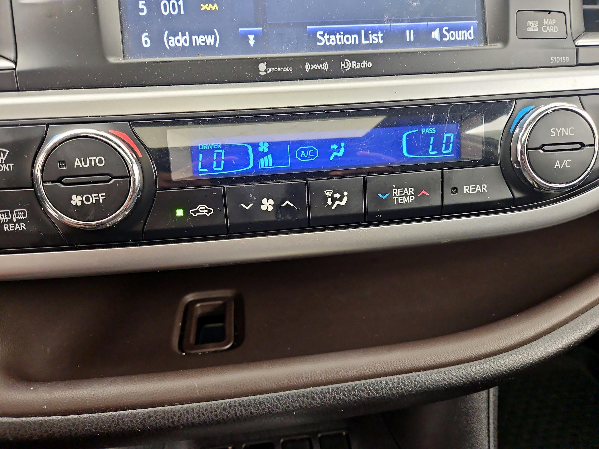 Thumbnail: 2016 Toyota Highlander - 16