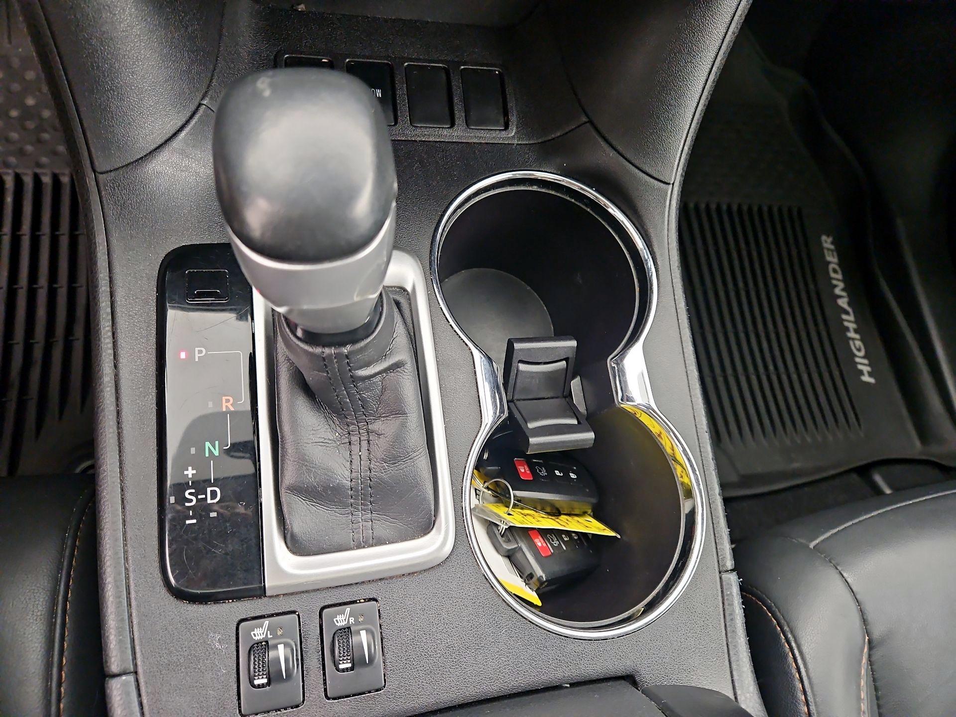 Thumbnail: 2016 Toyota Highlander - 17