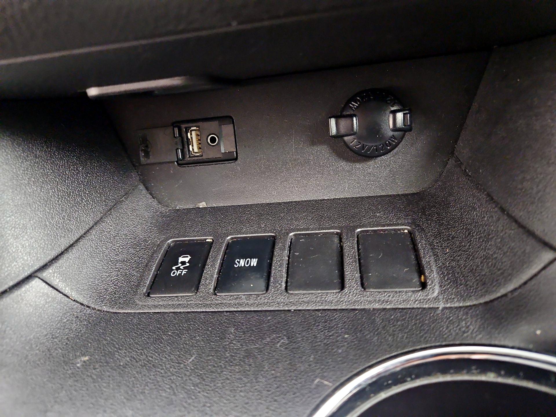 Thumbnail: 2016 Toyota Highlander - 18
