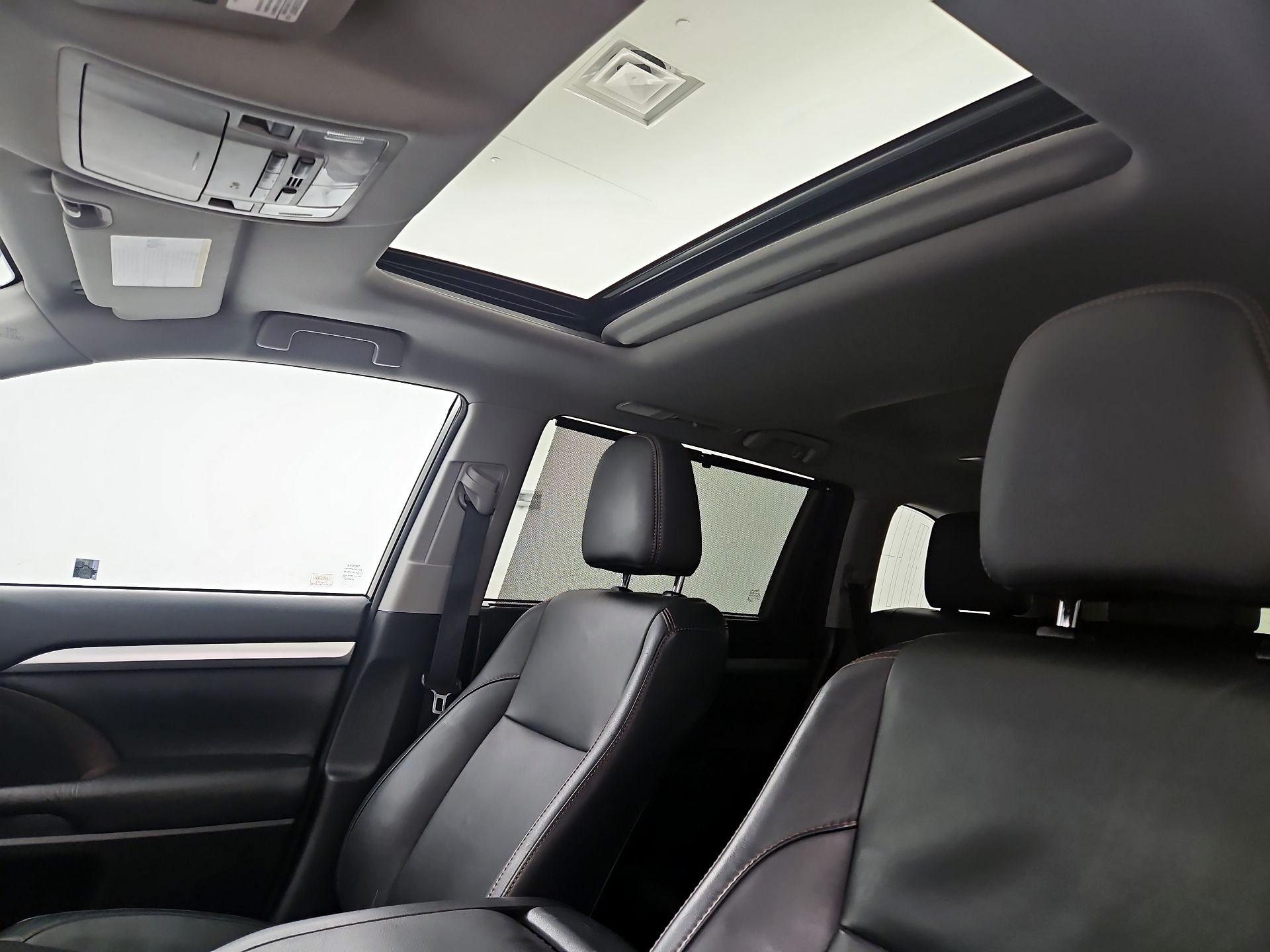 Thumbnail: 2016 Toyota Highlander - 19