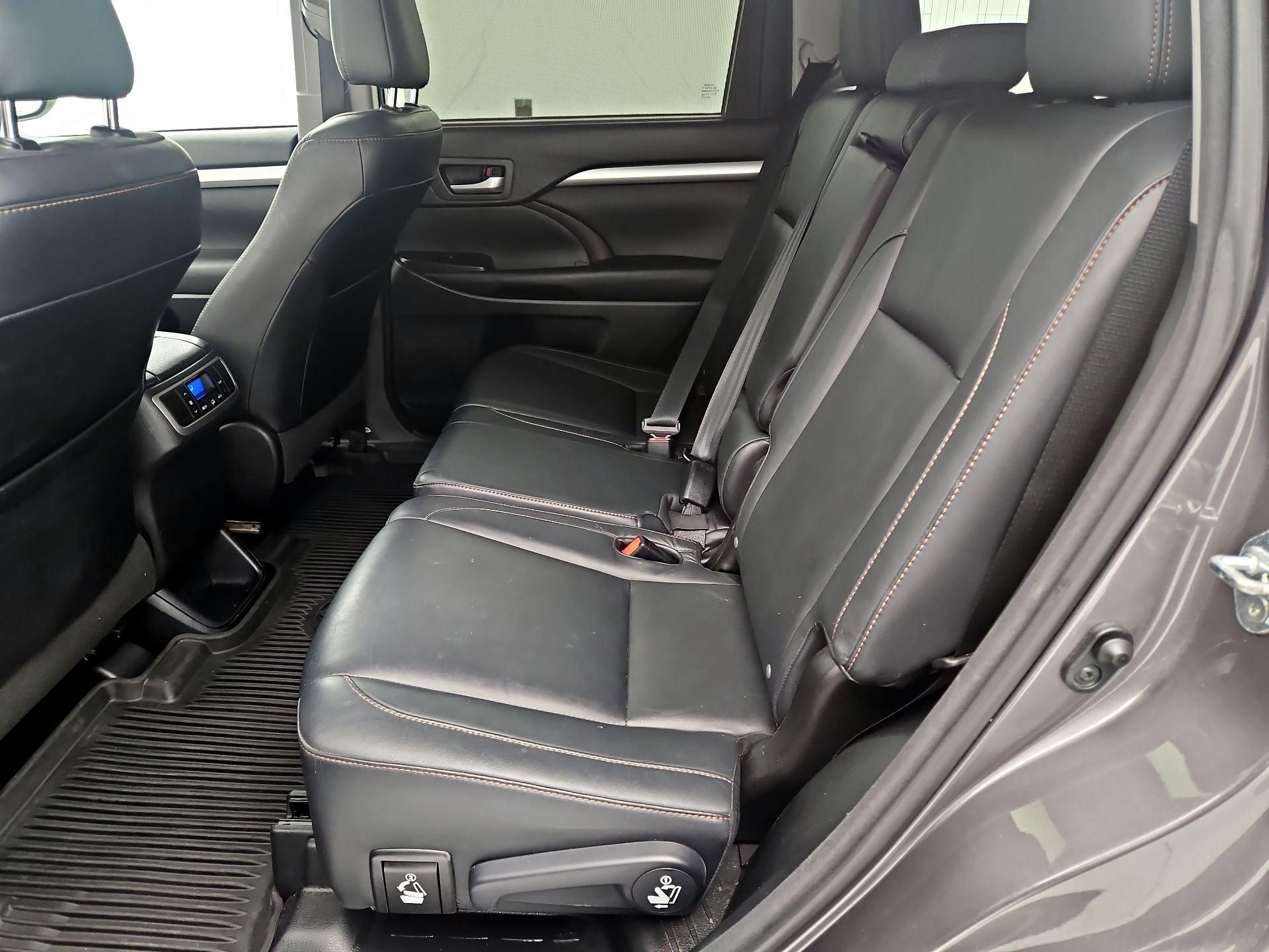 Thumbnail: 2016 Toyota Highlander - 20