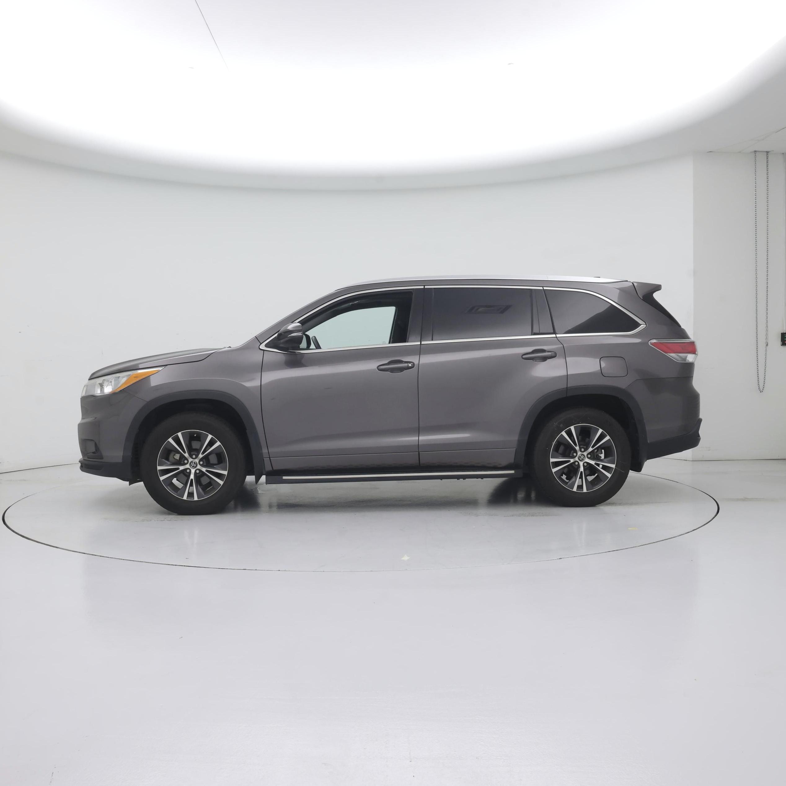 Thumbnail: 2016 Toyota Highlander - 3