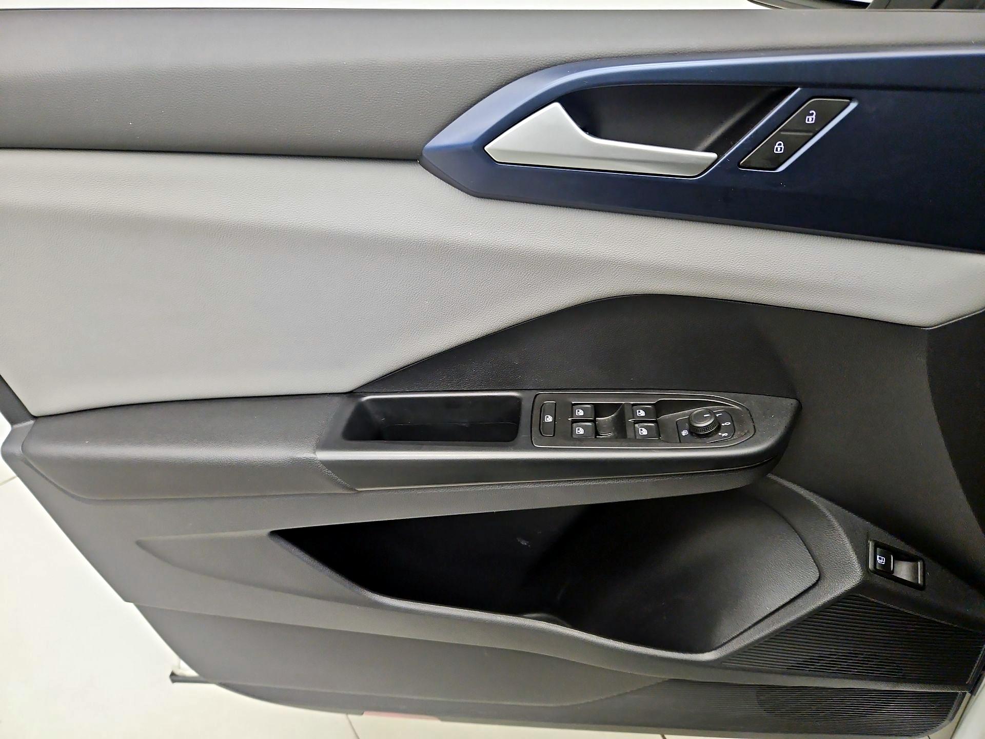 Thumbnail: 2022 Volkswagen Taos - 12