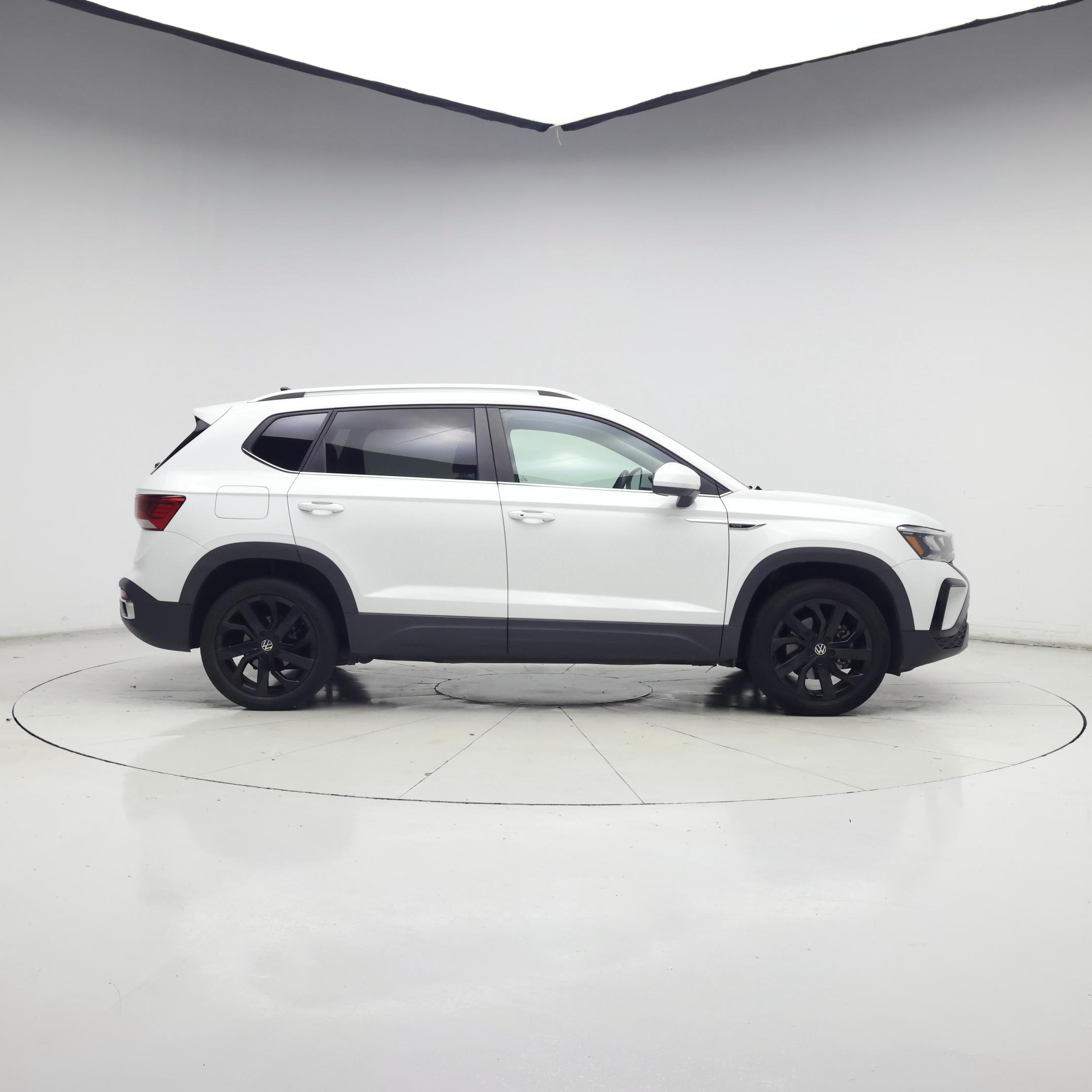 Thumbnail: 2022 Volkswagen Taos - 3