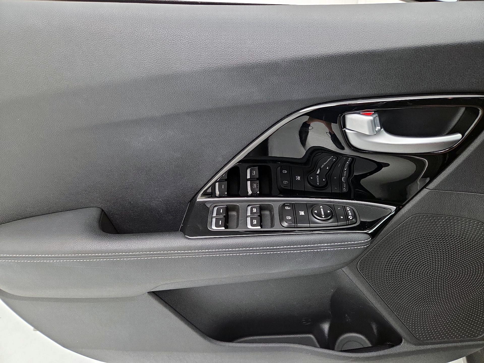 Thumbnail: 2018 Kia Niro - 12