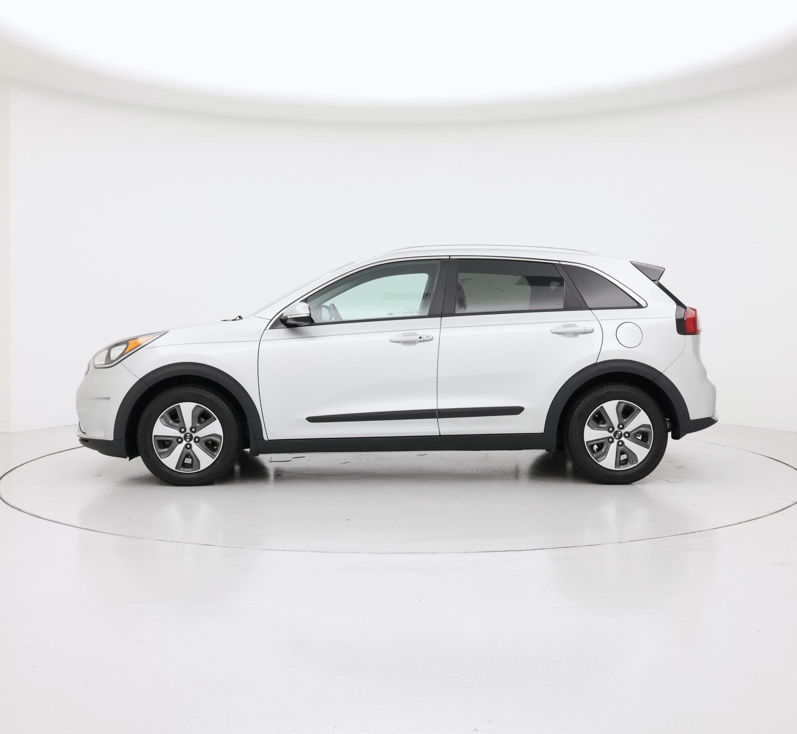 Thumbnail: 2018 Kia Niro - 3