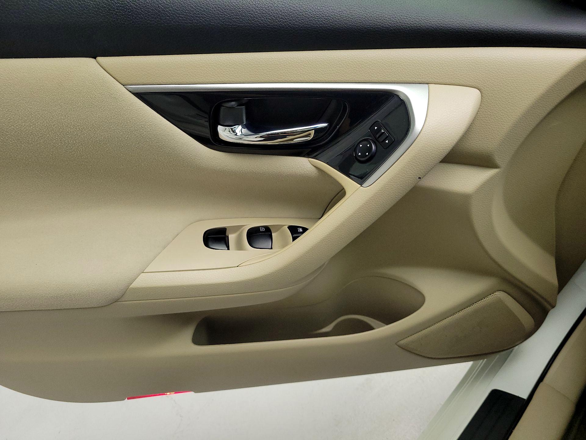 Thumbnail: 2014 Nissan Altima - 12