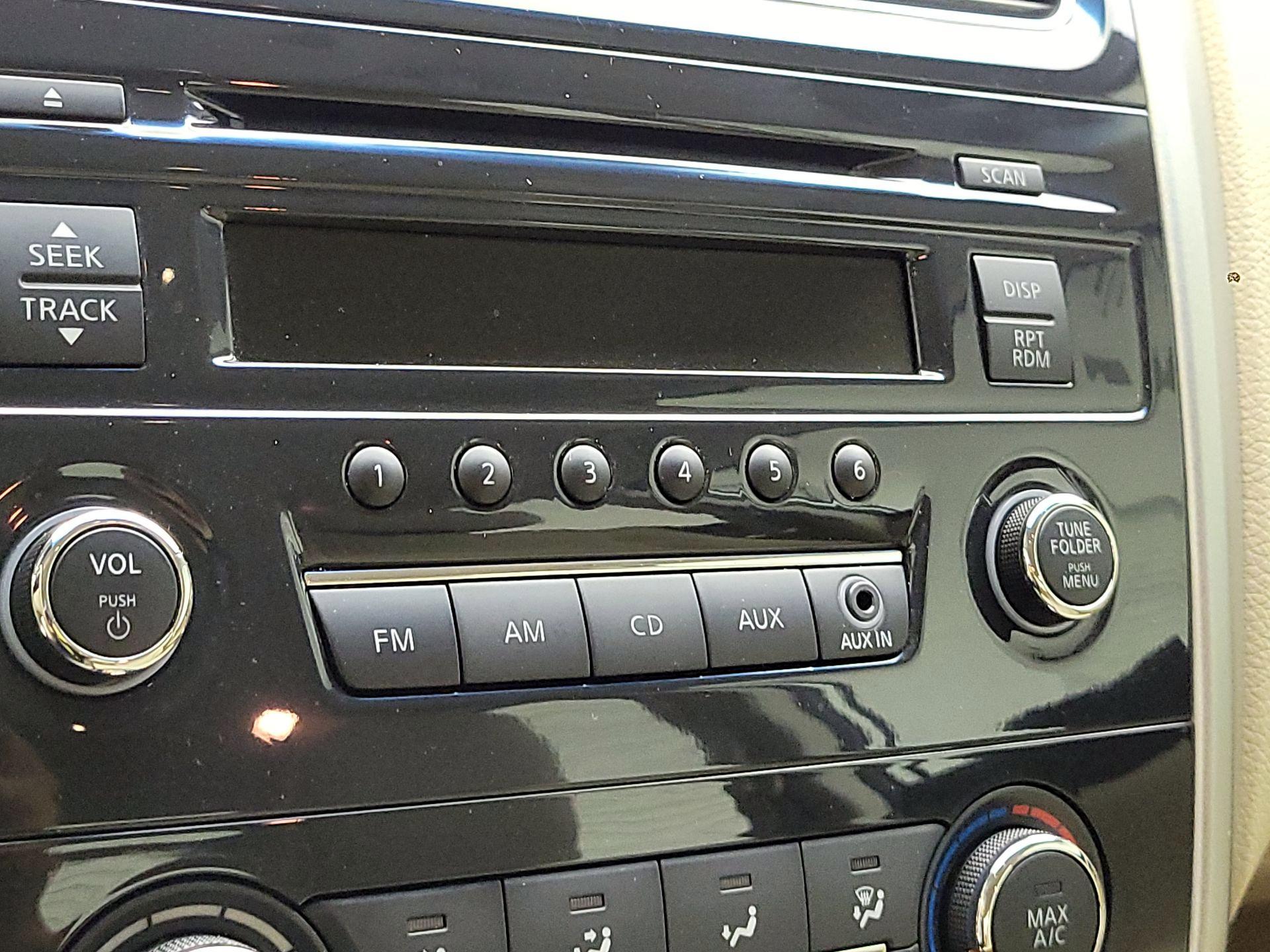Thumbnail: 2014 Nissan Altima - 17