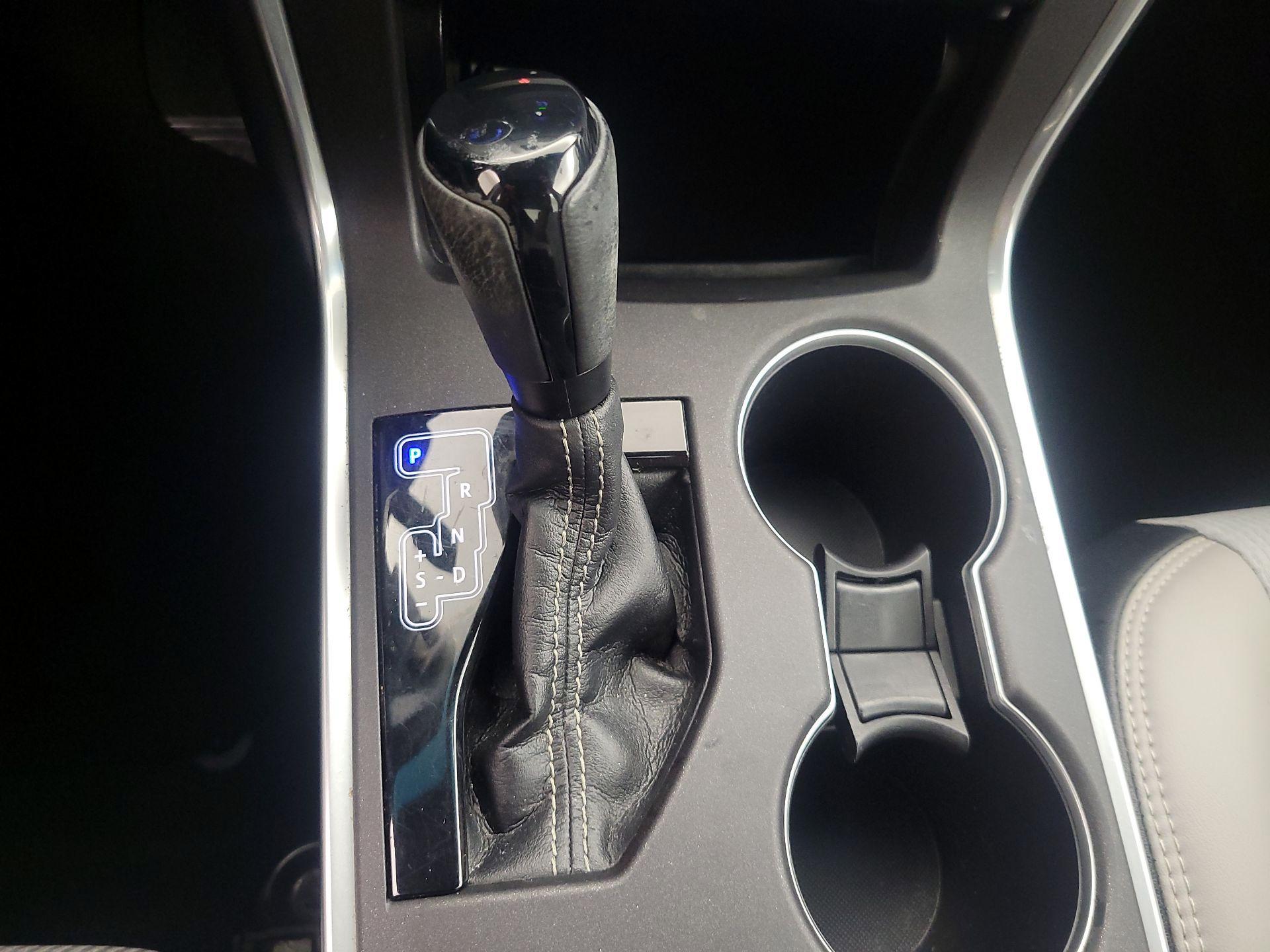 Thumbnail: 2016 Toyota Camry - 17