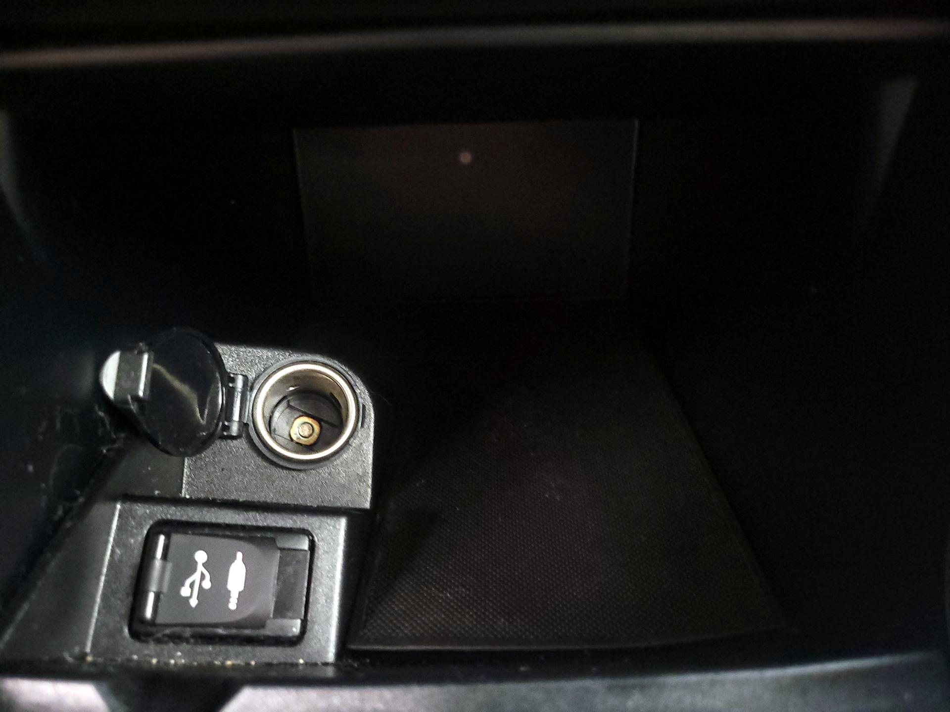 Thumbnail: 2016 Toyota Camry - 18