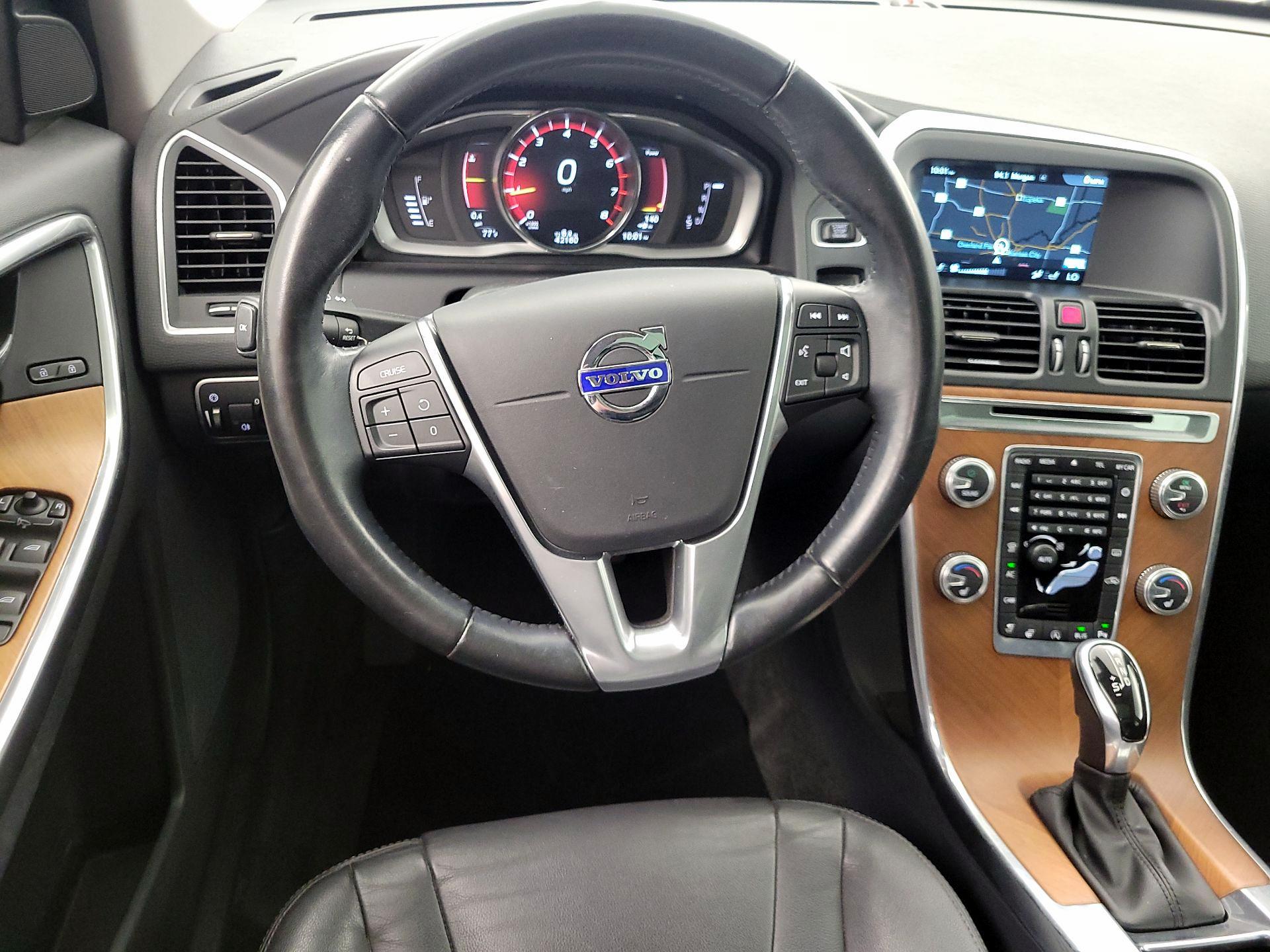 Thumbnail: 2017 Volvo XC60 - 10