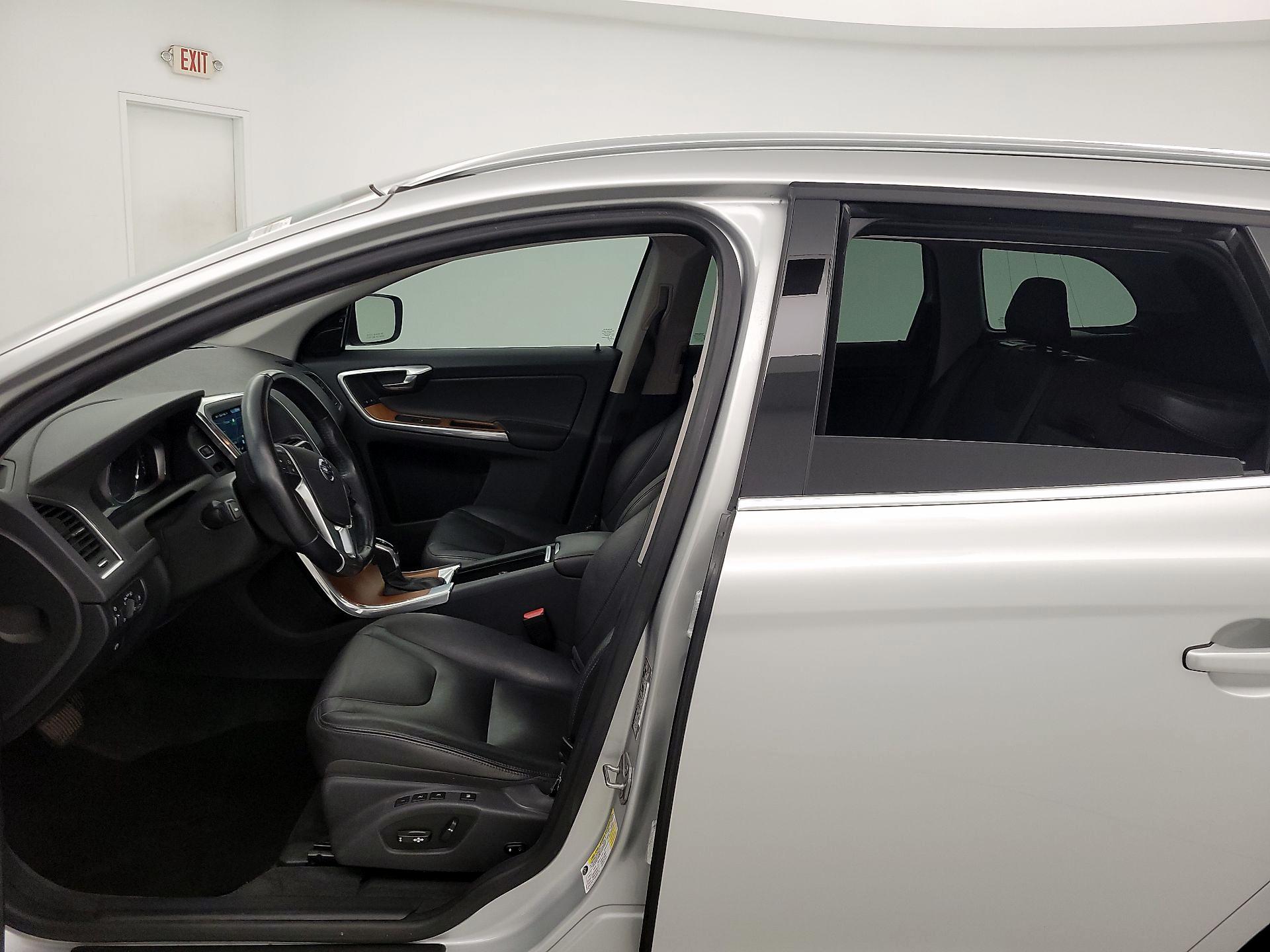 Thumbnail: 2017 Volvo XC60 - 11
