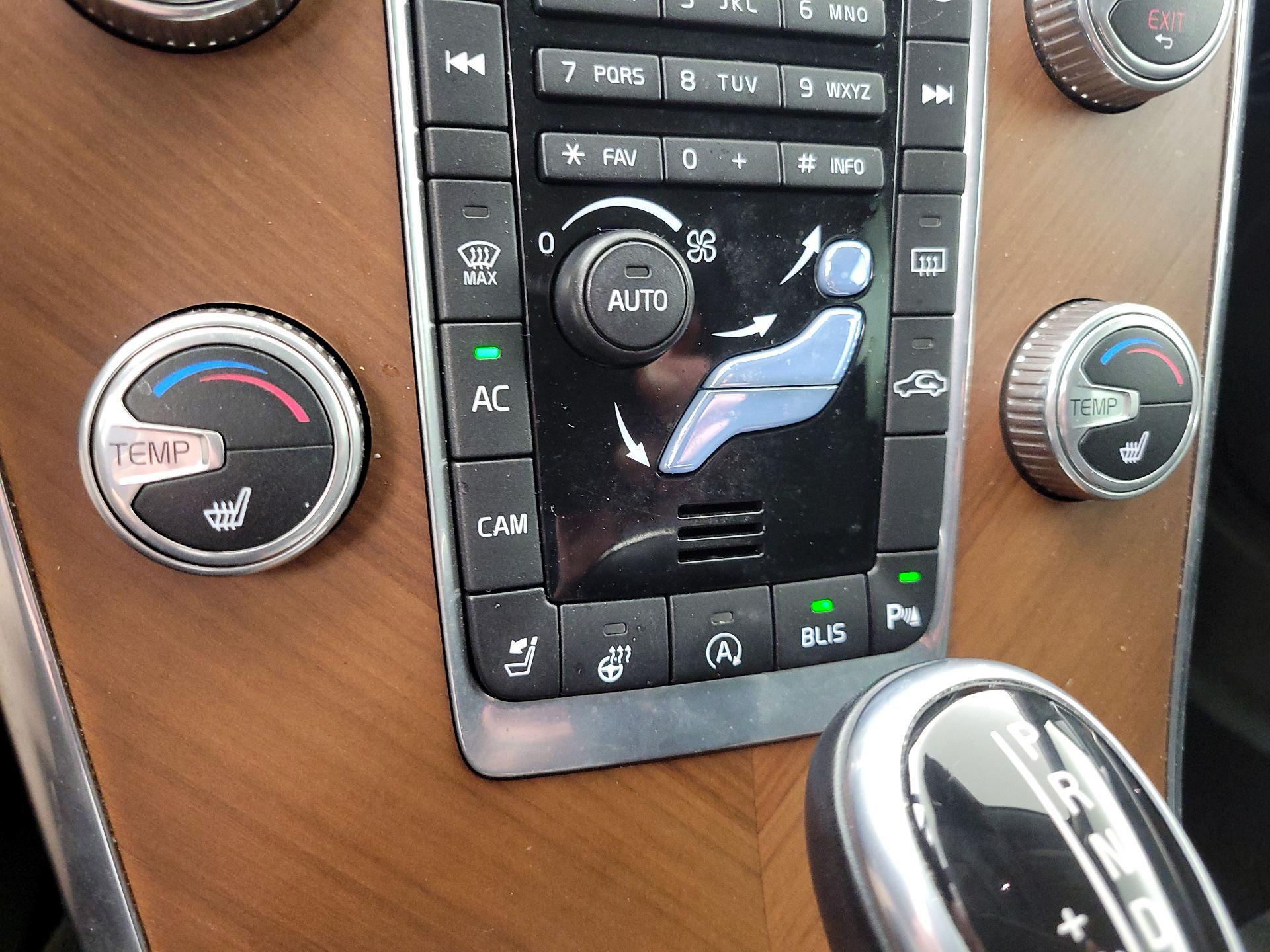Thumbnail: 2017 Volvo XC60 - 17