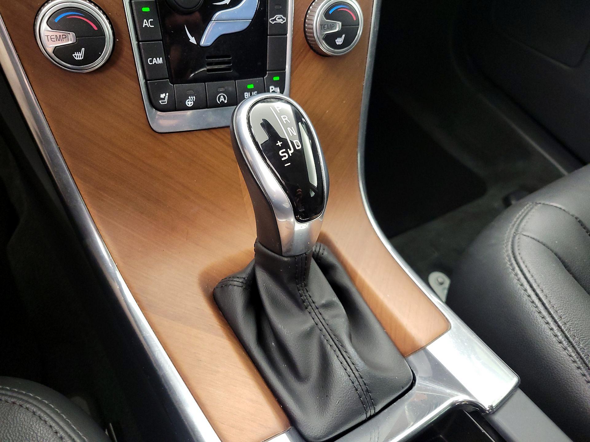 Thumbnail: 2017 Volvo XC60 - 18