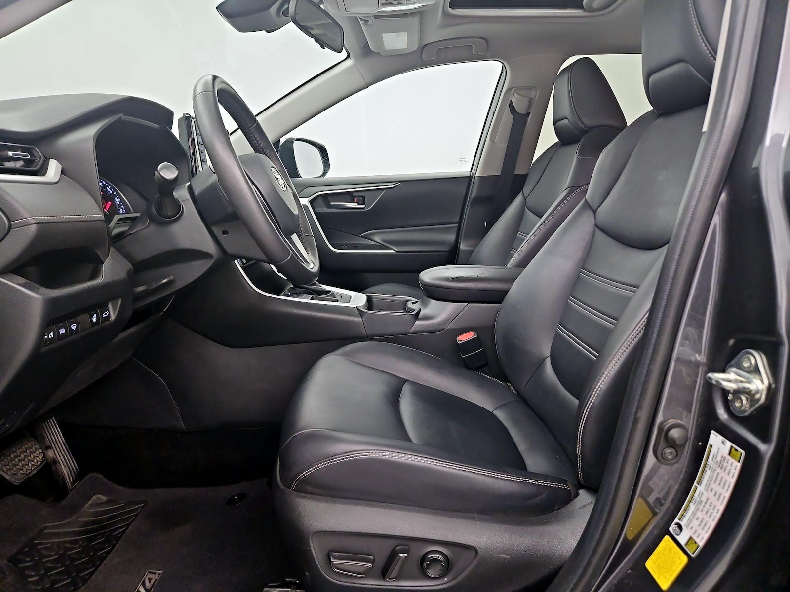 2020 Toyota RAV4 XLE Premium - Photo 12