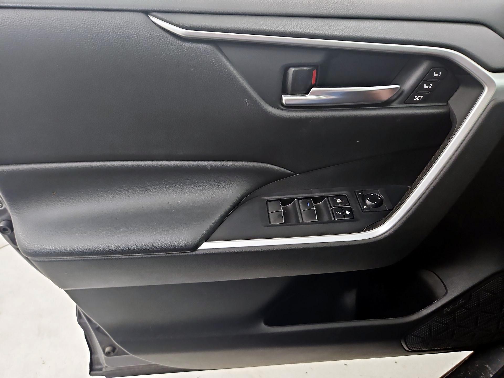Thumbnail: 2020 Toyota RAV4 - 12