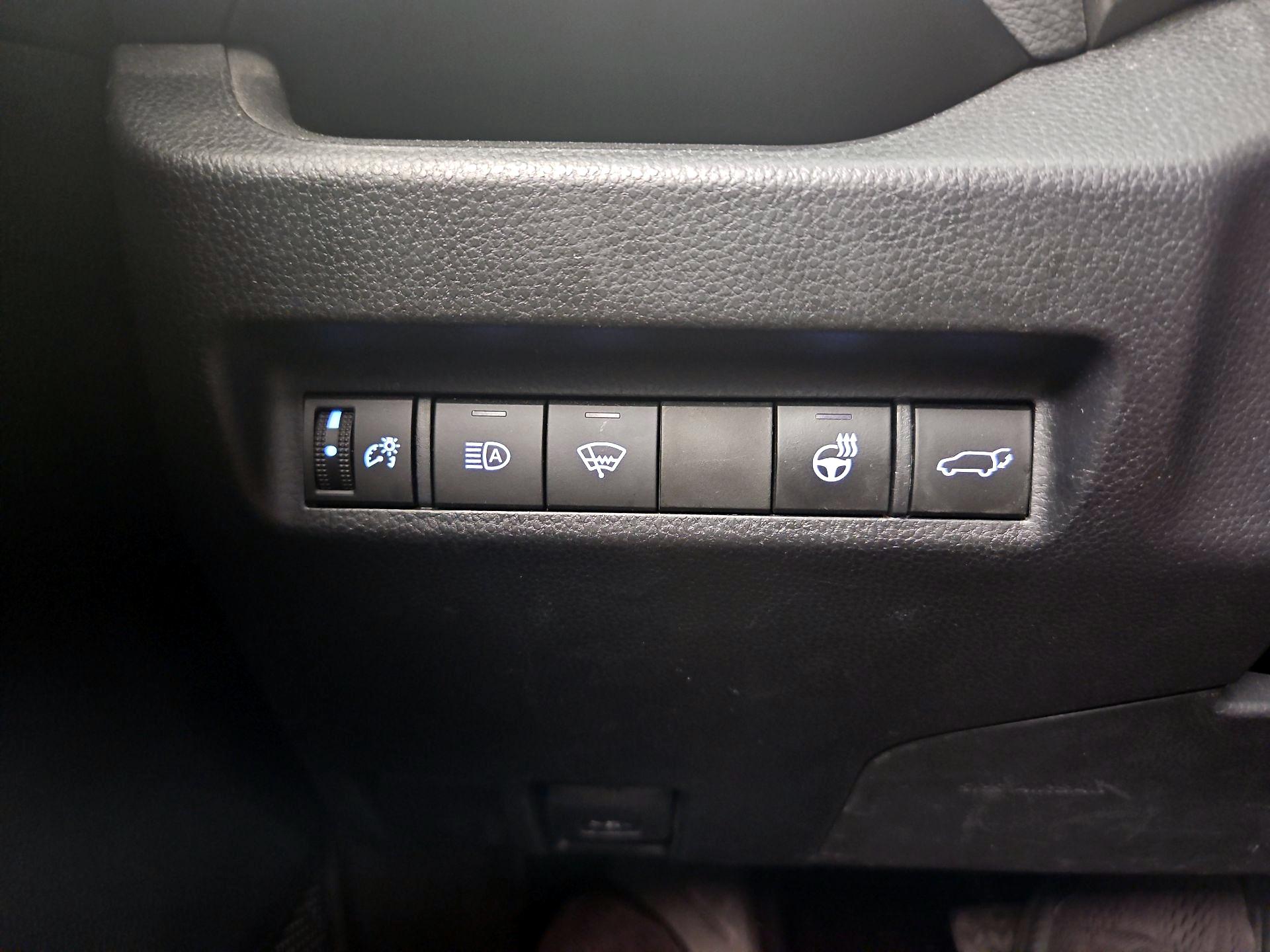 Thumbnail: 2020 Toyota RAV4 - 13