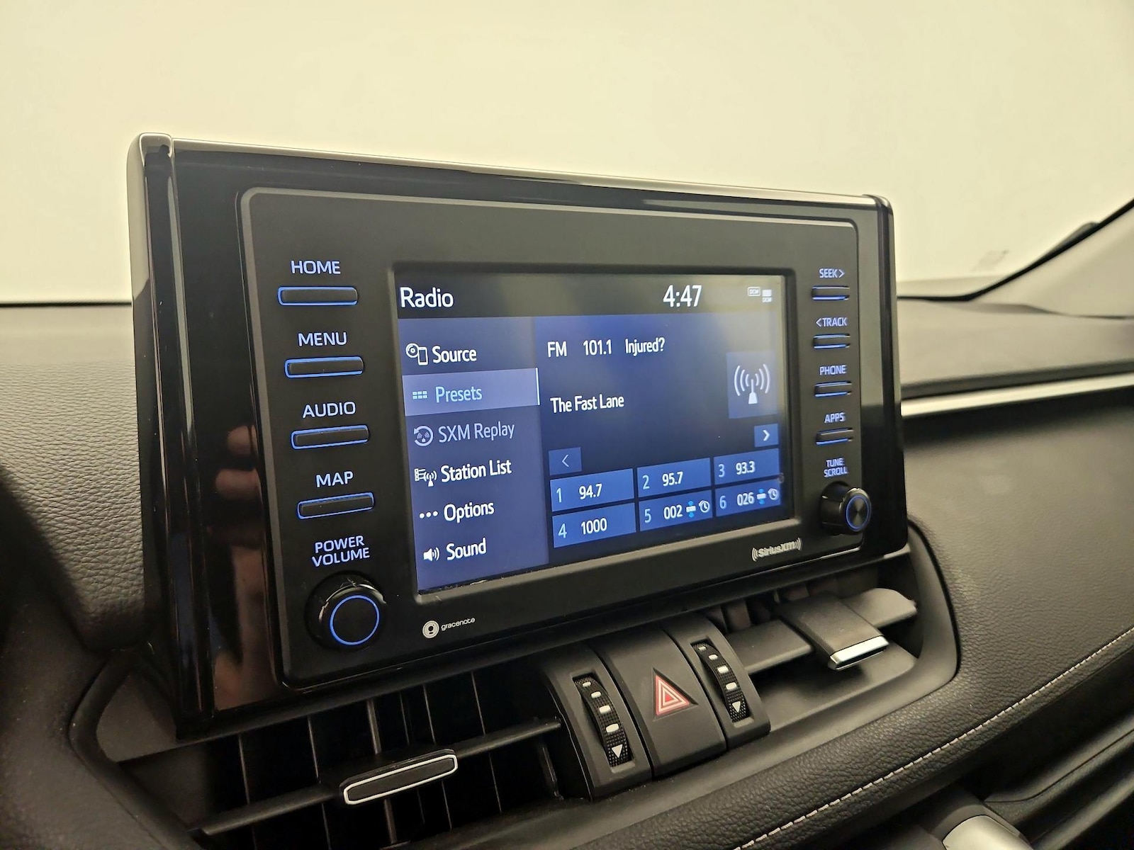 2020 Toyota RAV4 XLE Premium - Photo 16