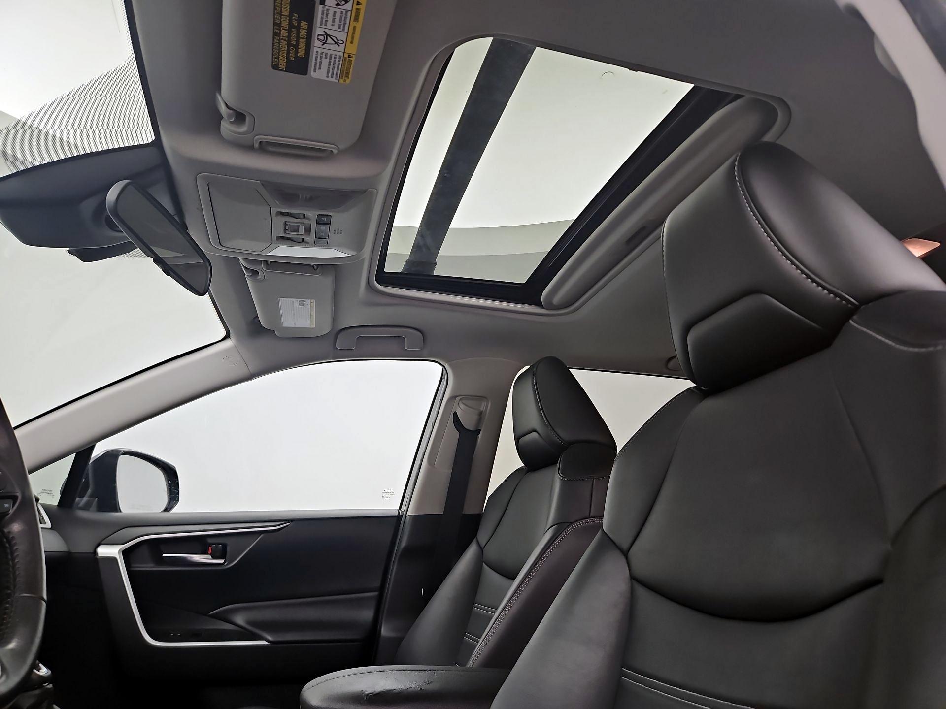 Thumbnail: 2020 Toyota RAV4 - 19