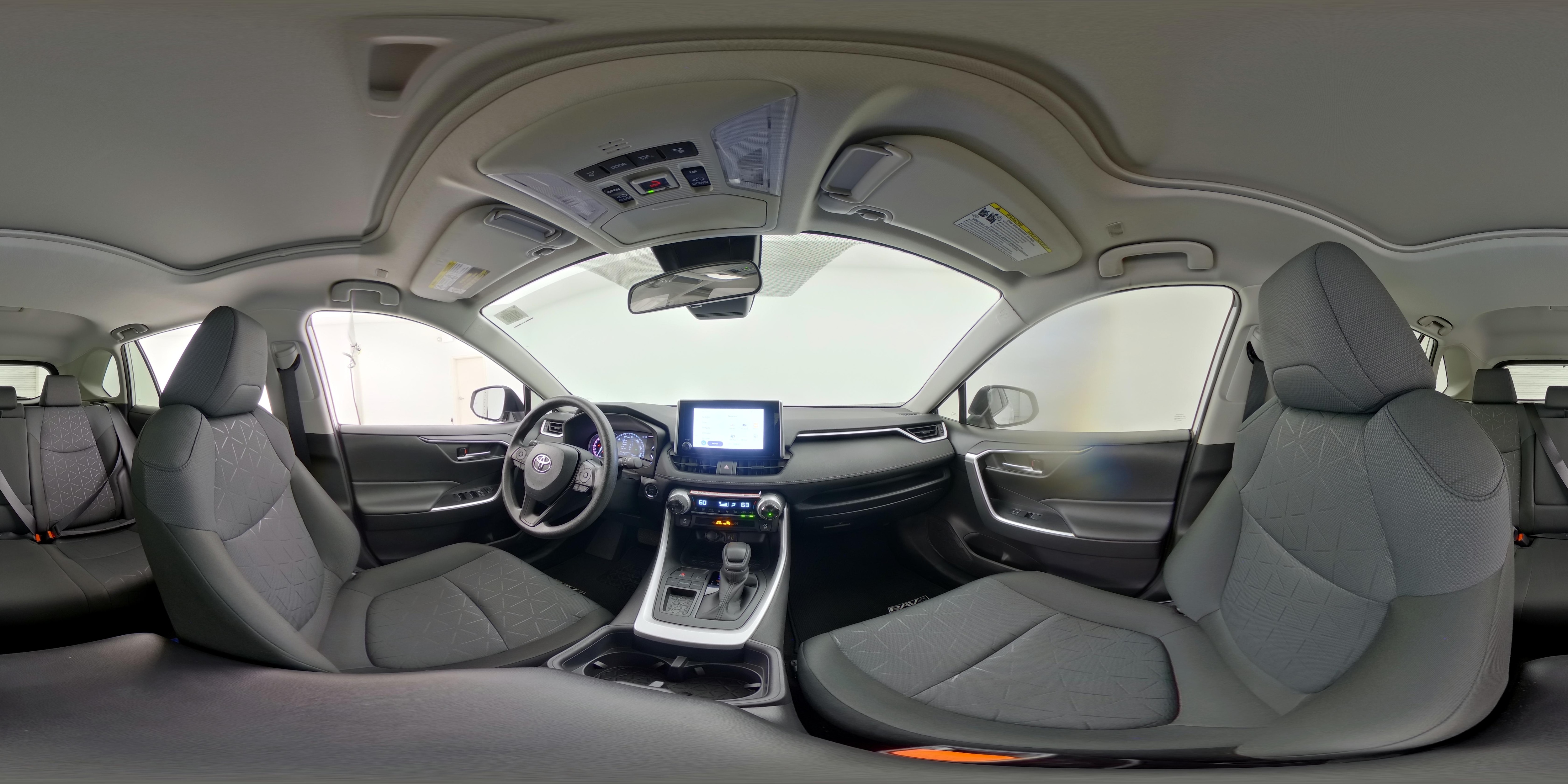 2025 Toyota RAV4 XLE - Photo 25