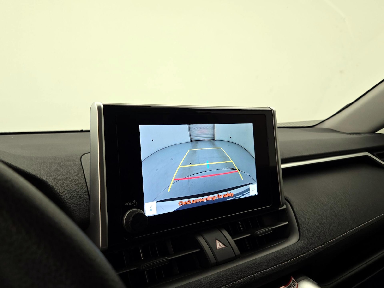 2025 Toyota RAV4 XLE - Photo 15