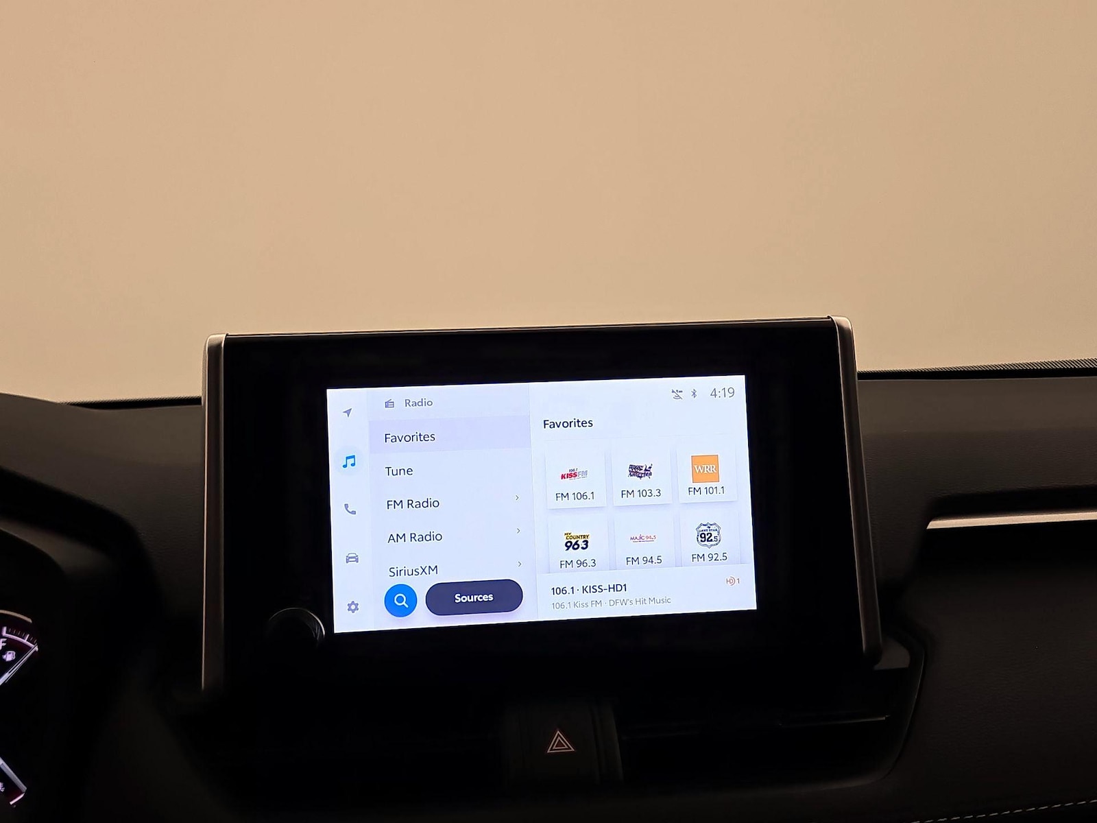 2025 Toyota RAV4 XLE - Photo 16