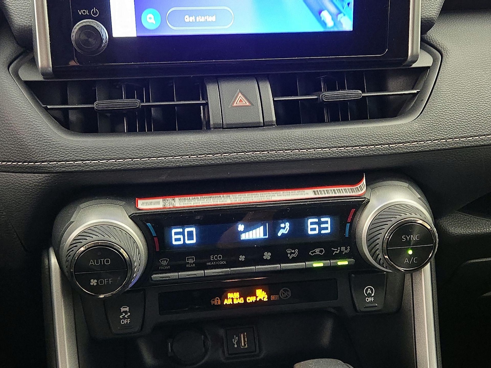2025 Toyota RAV4 XLE - Photo 17