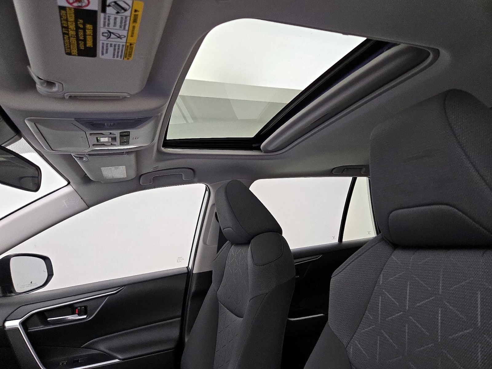2025 Toyota RAV4 XLE - Photo 20