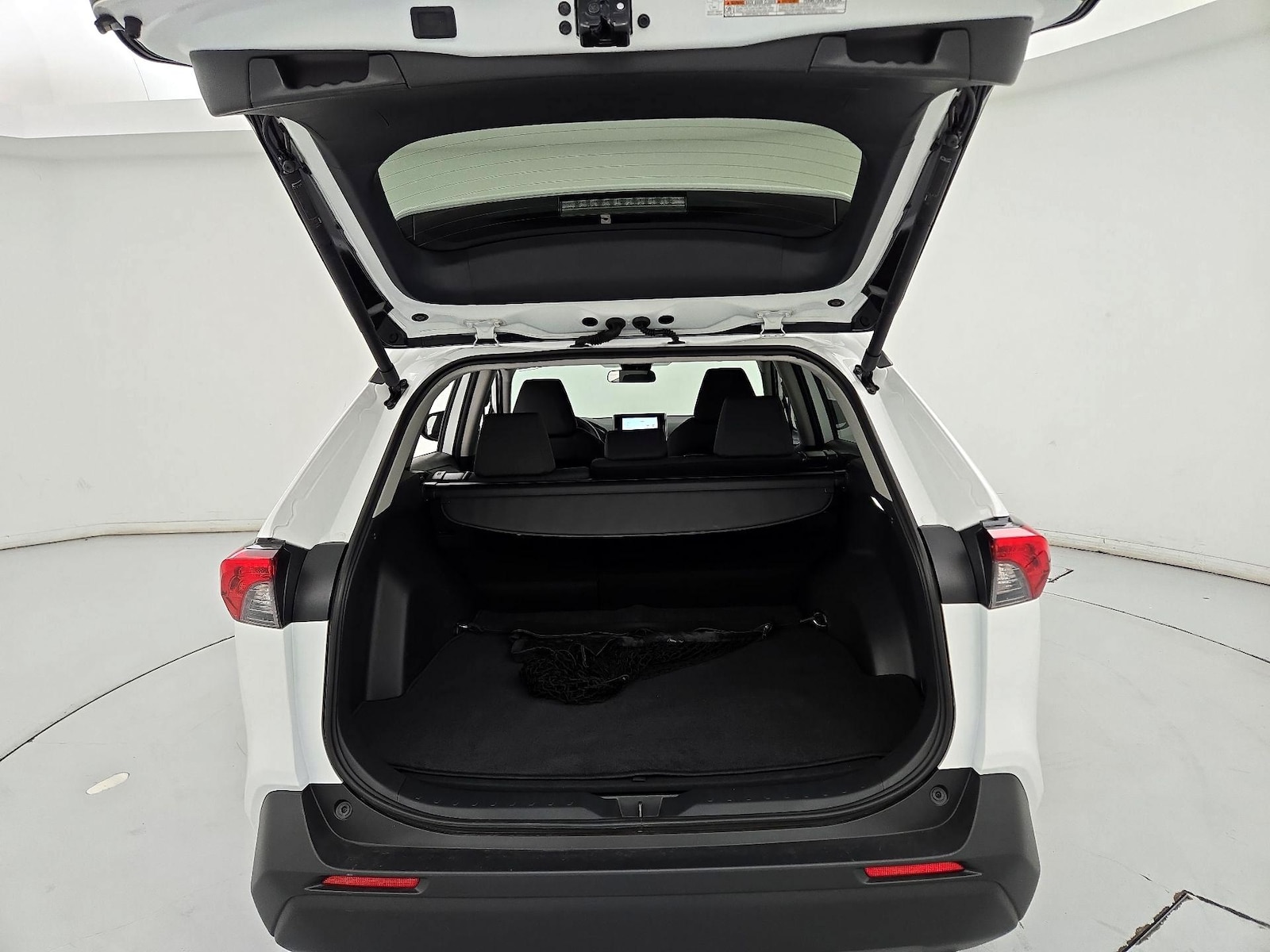 2025 Toyota RAV4 XLE - Photo 22