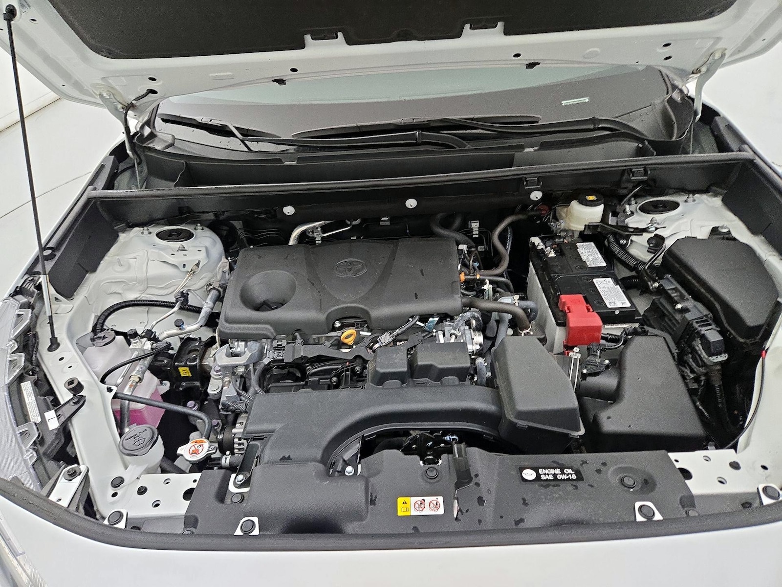 2025 Toyota RAV4 XLE - Photo 23